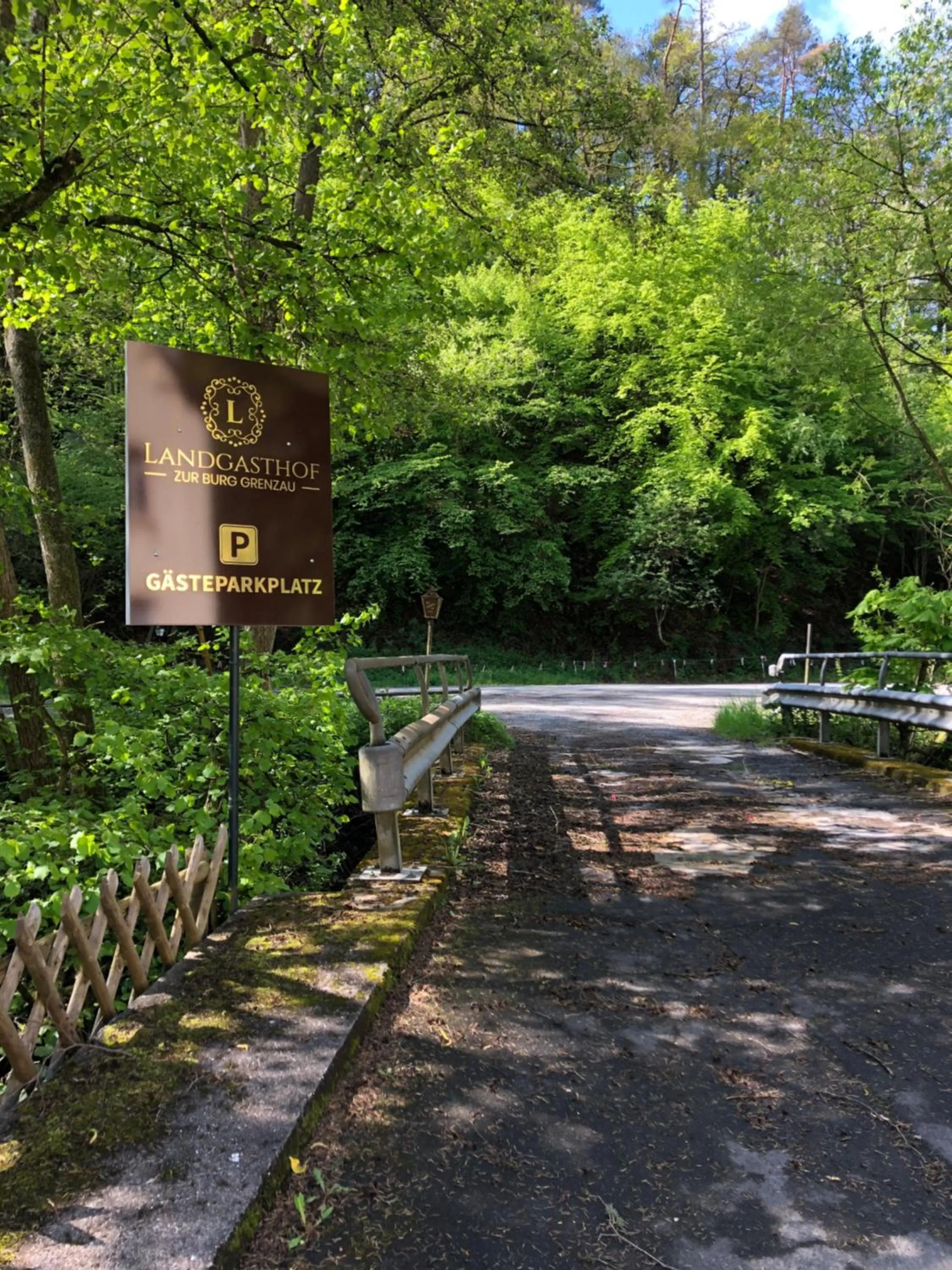 Parking in Landgasthof zur Burg Grenzau