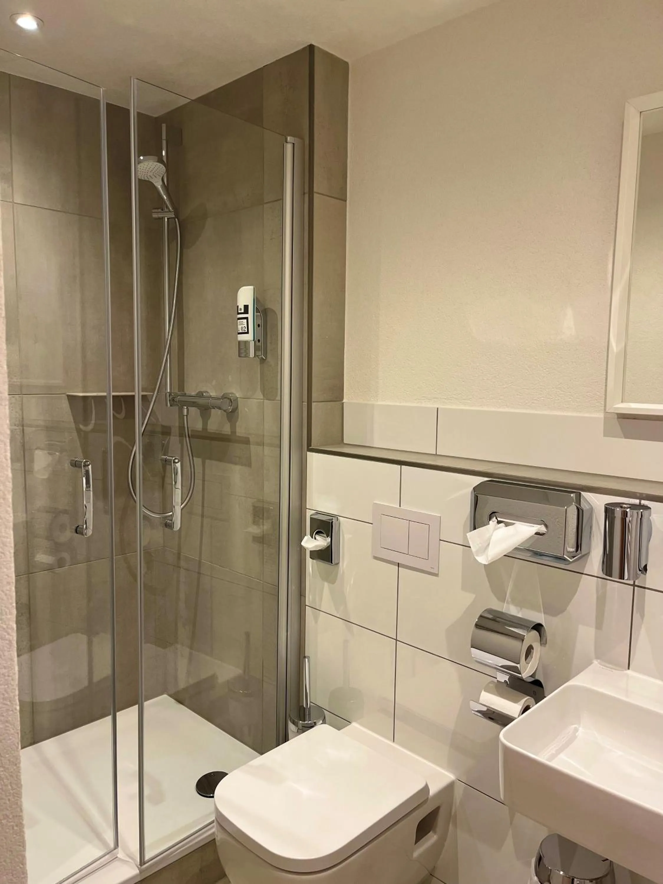 Bathroom in Landgasthof zur Burg Grenzau