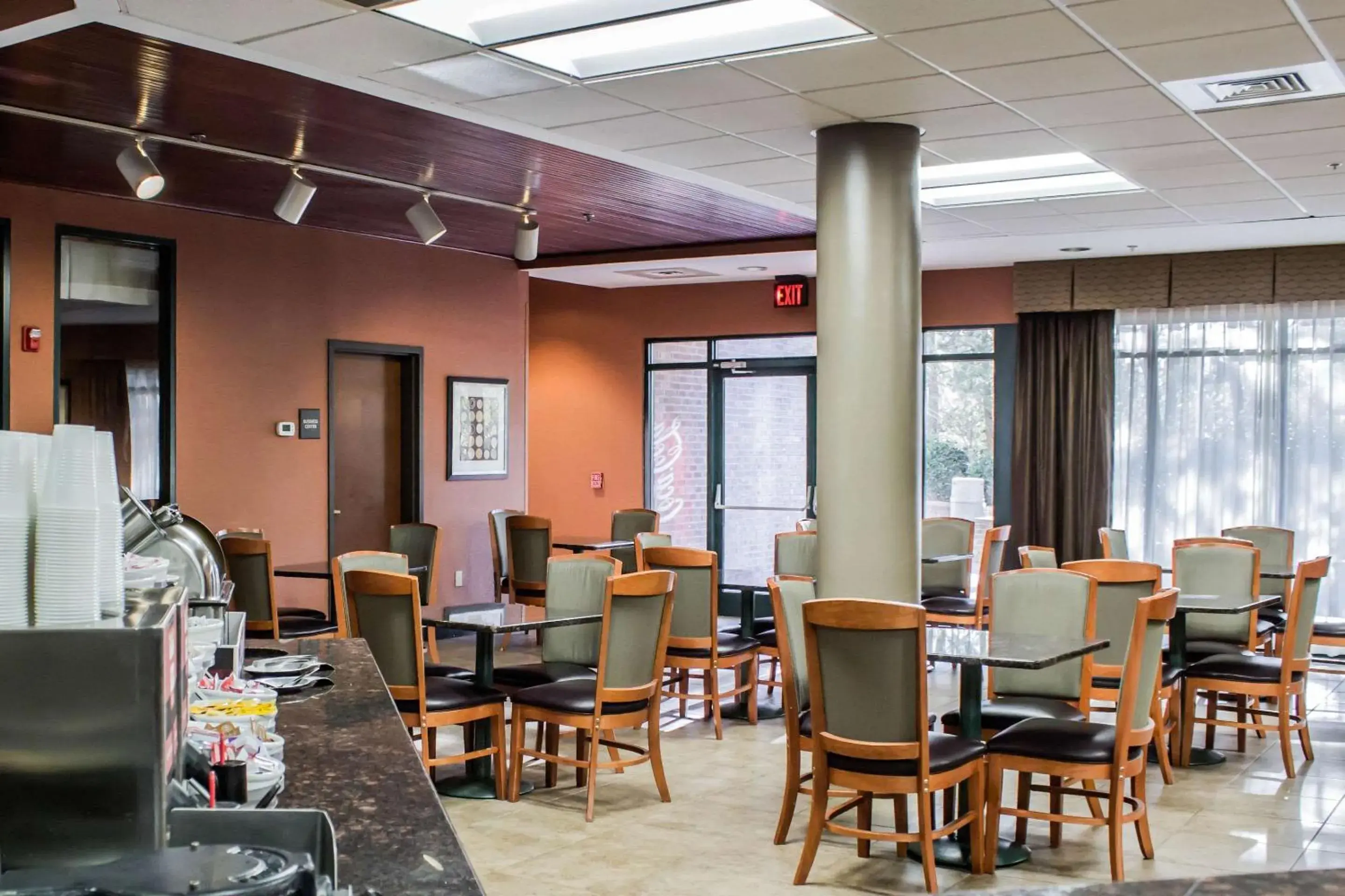 Restaurant/Places to Eat in Comfort Suites Raleigh Durham Airport/Rtp