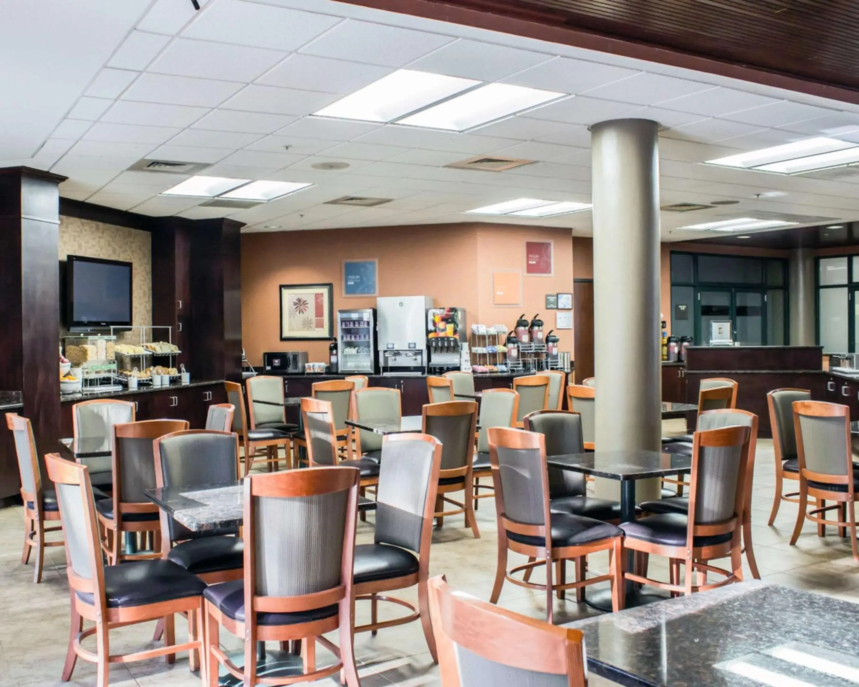 Restaurant/Places to Eat in Comfort Suites Raleigh Durham Airport/Rtp