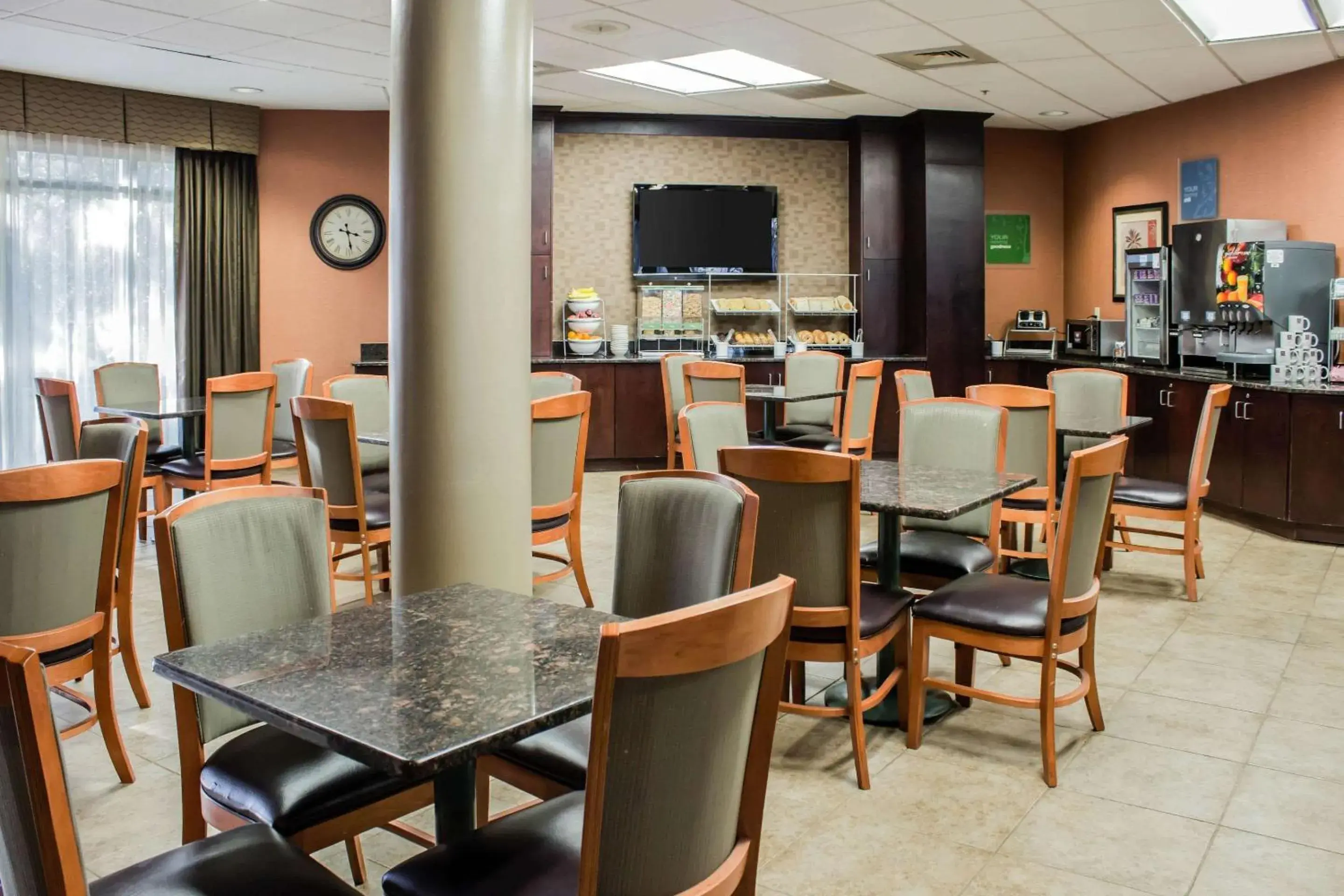 Restaurant/Places to Eat in Comfort Suites Raleigh Durham Airport/Rtp