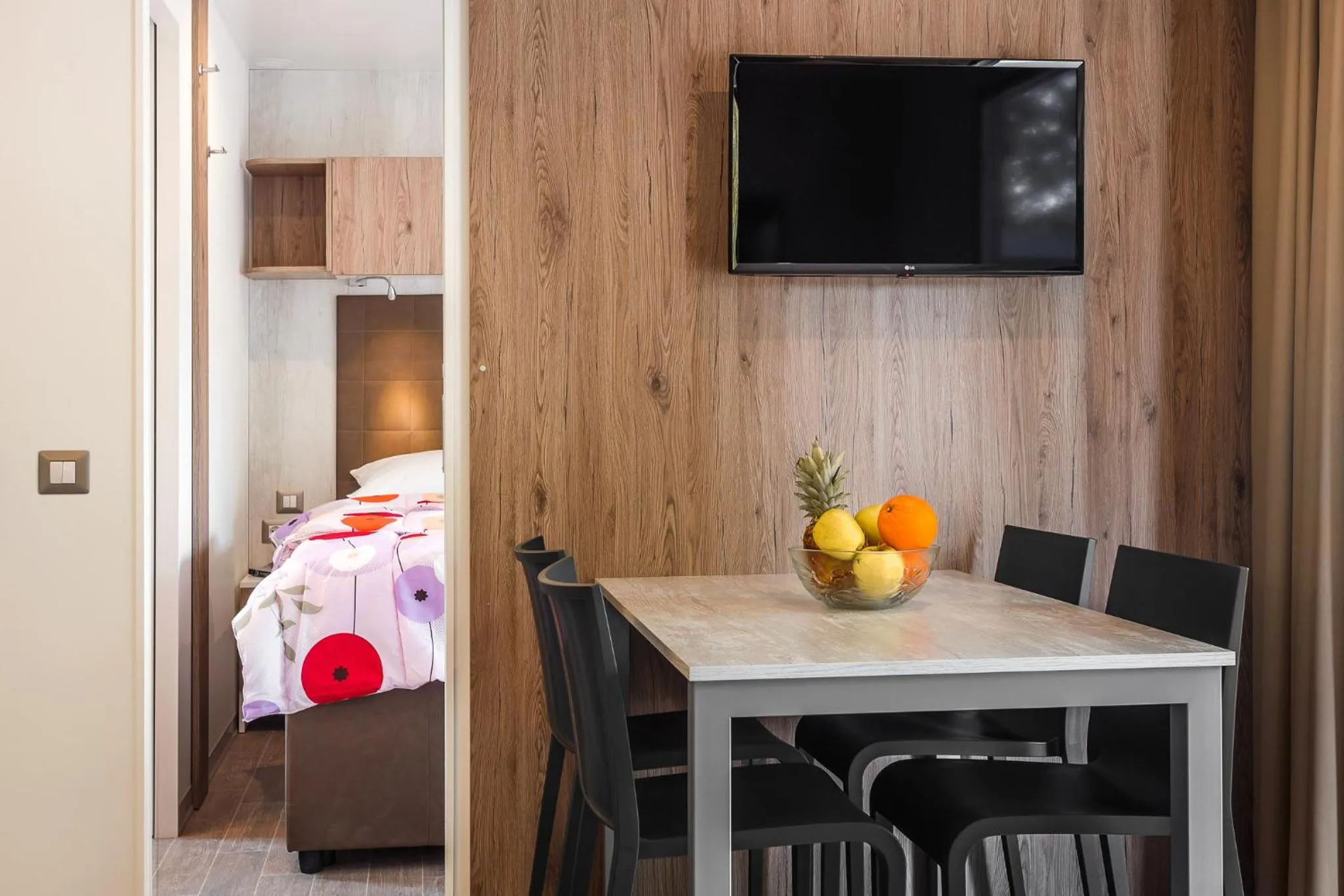 Dining area, Bed in Premium Camping Homes Santa Marina, Lanterna