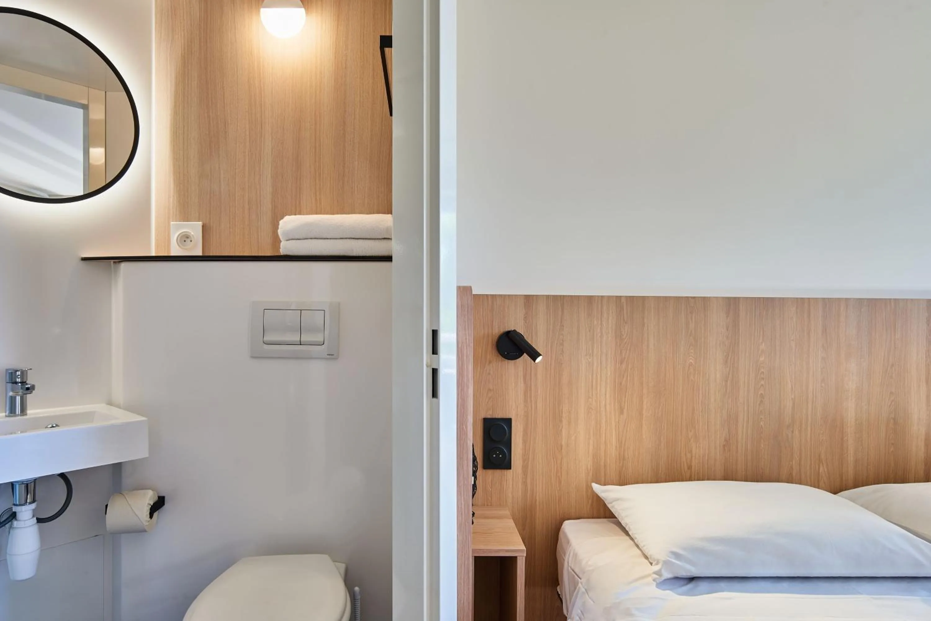 Property building, Bed in Première Classe Mâcon Sud