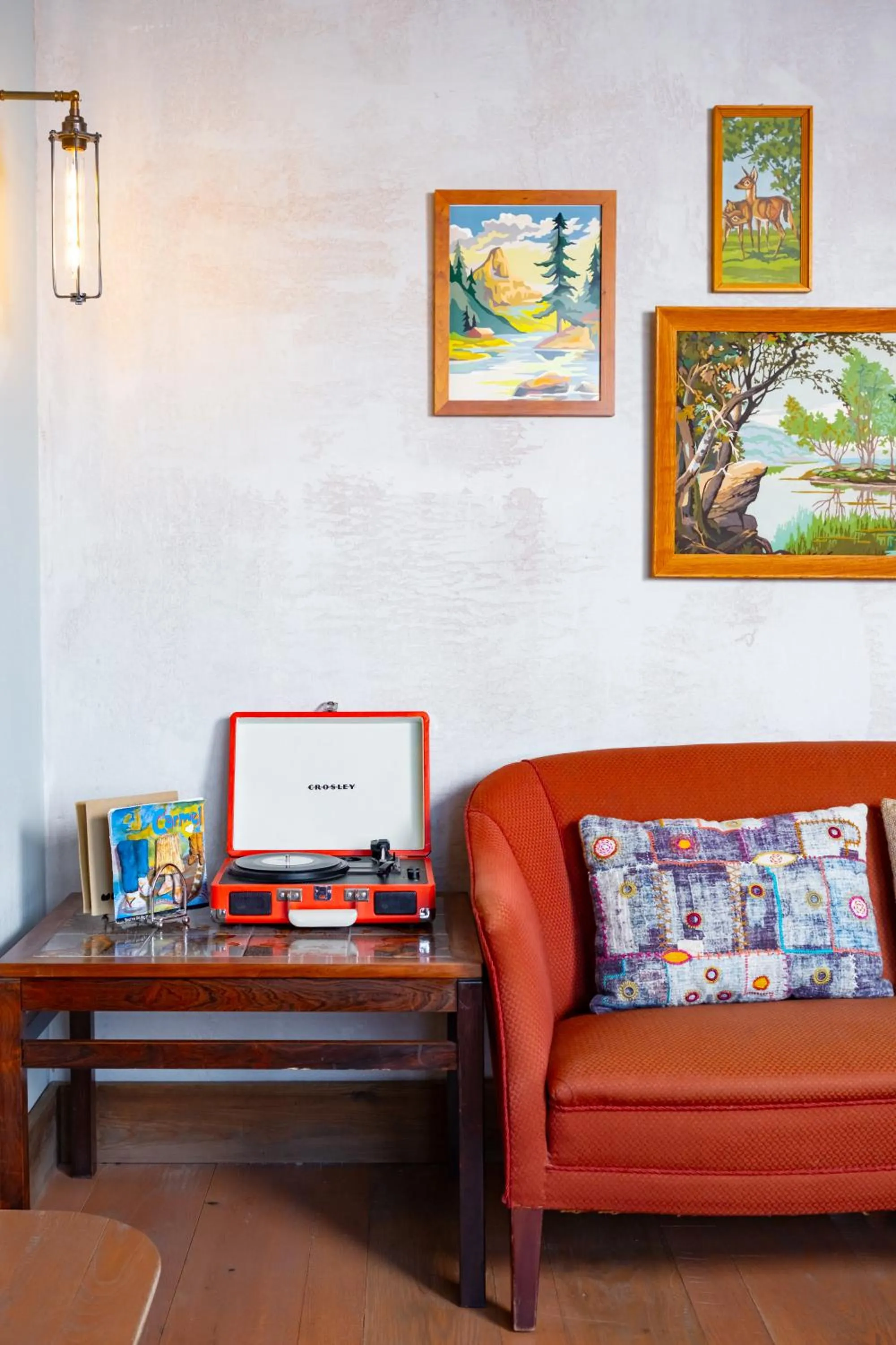 TV and multimedia in Treehouse Hotel London