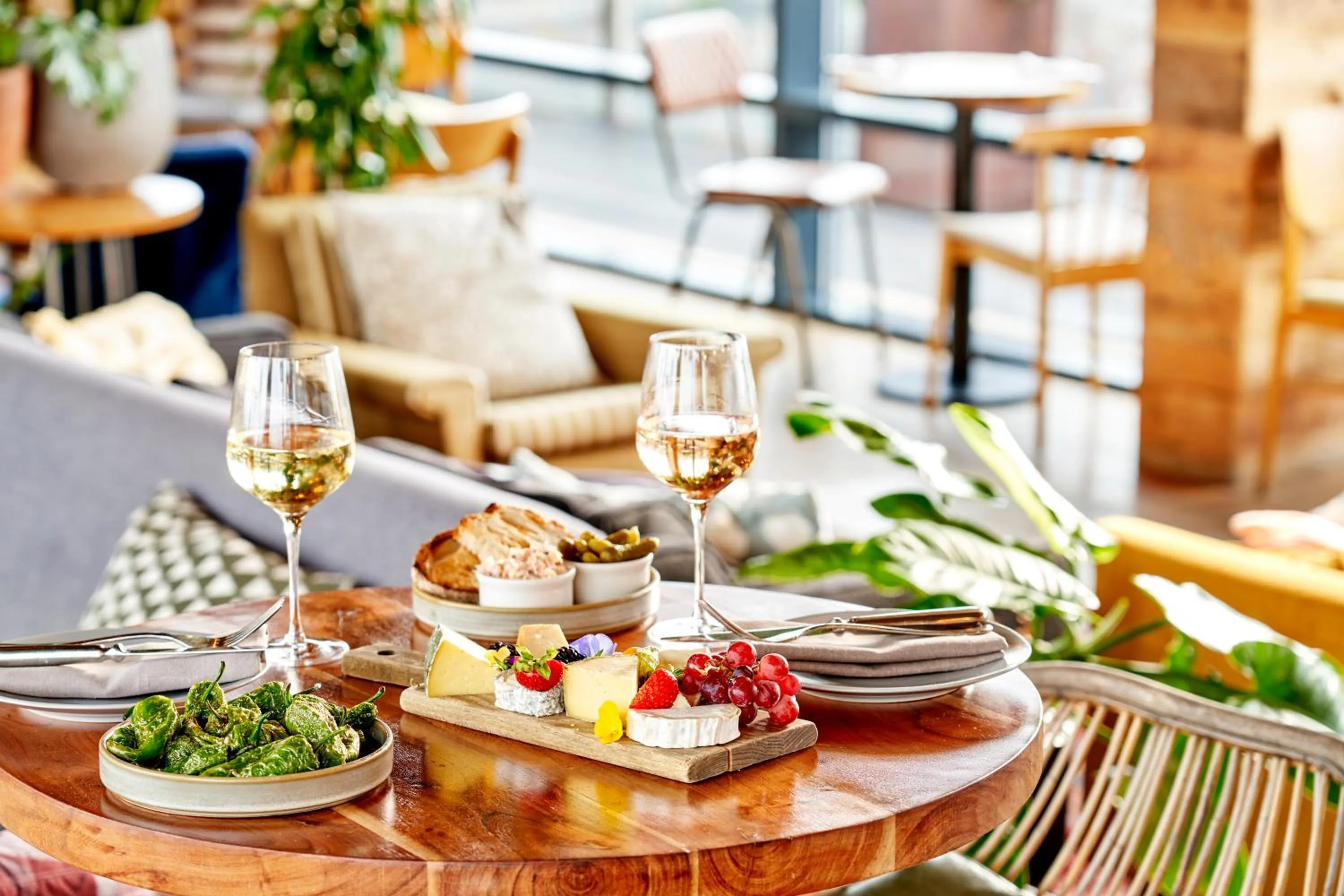 Lounge or bar in Treehouse Hotel London