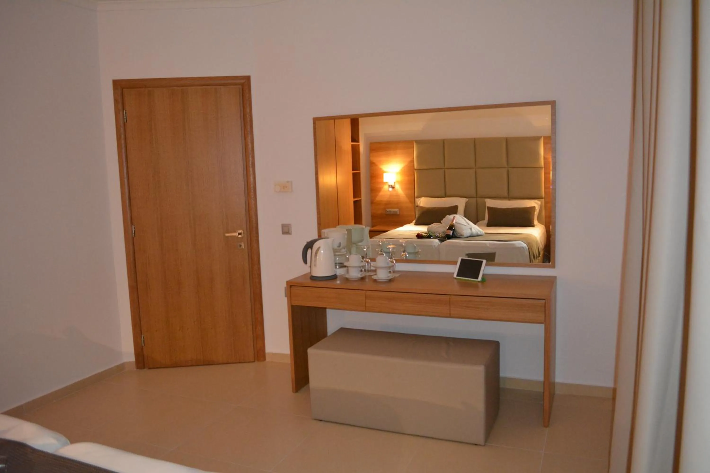TV and multimedia, Bed in Aegean Blu Hotel & Apartments