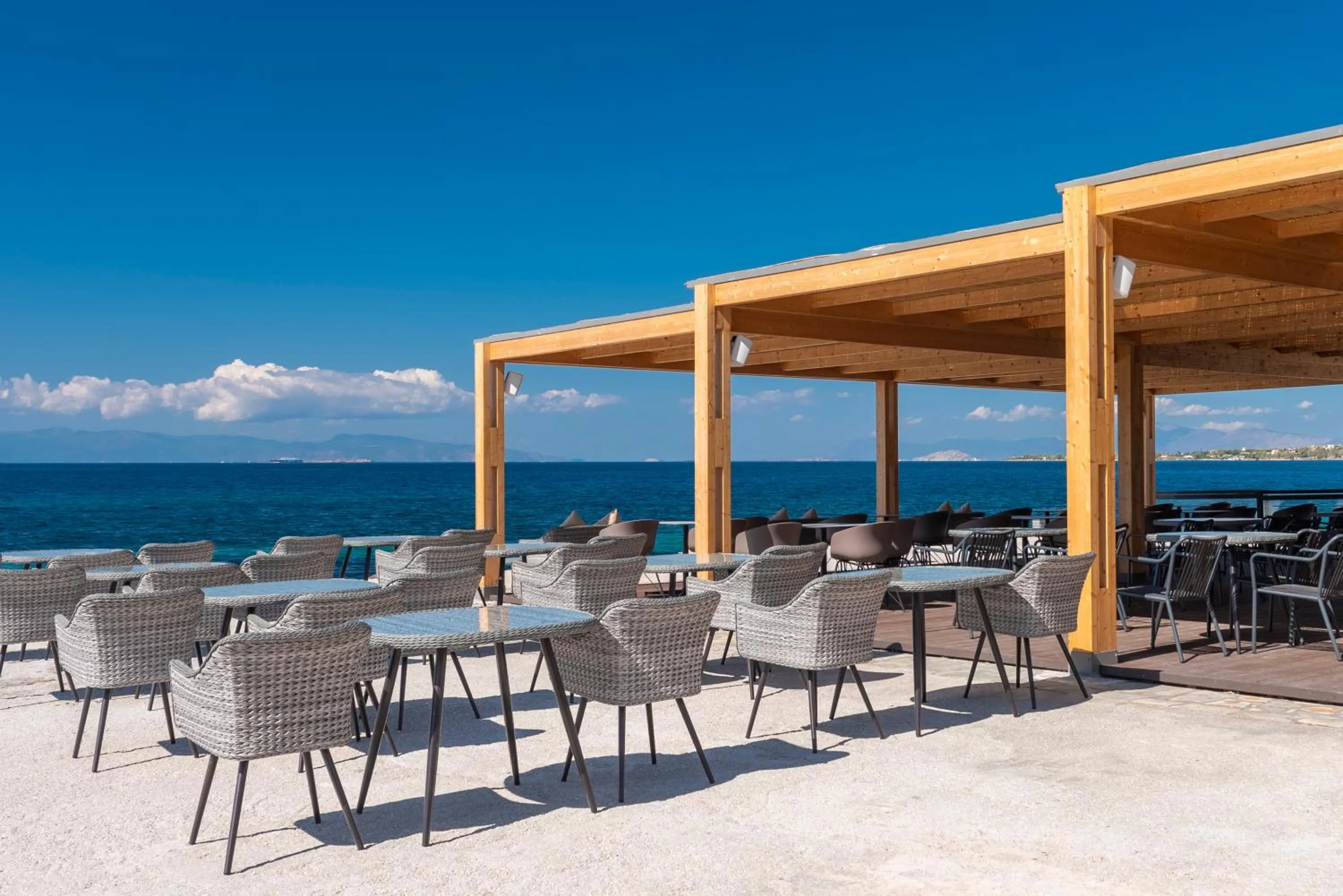 Lounge or bar in LaLiBay Resort & Spa - Adults Only