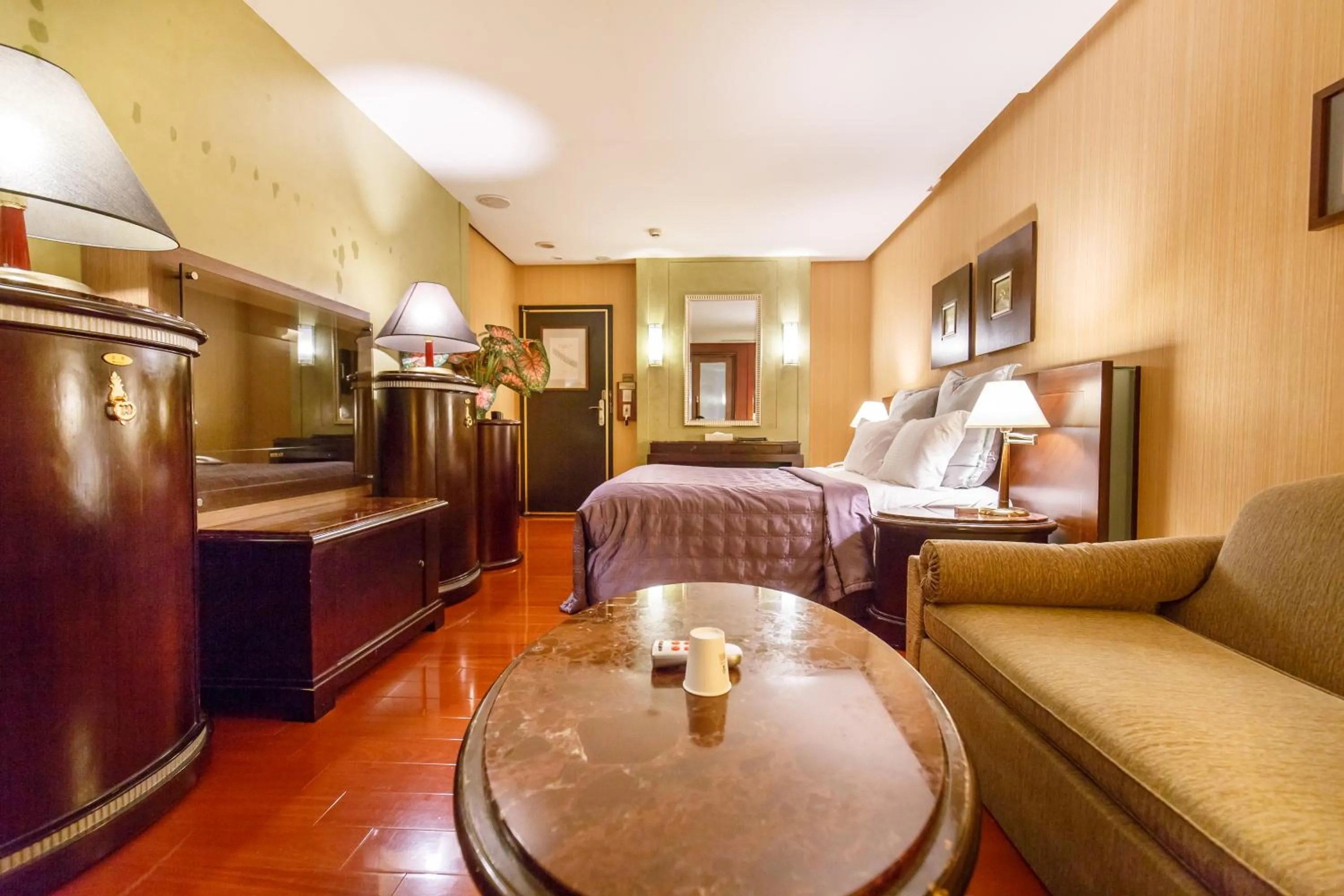 Photo of the whole room, Bed in Love Tree Motel