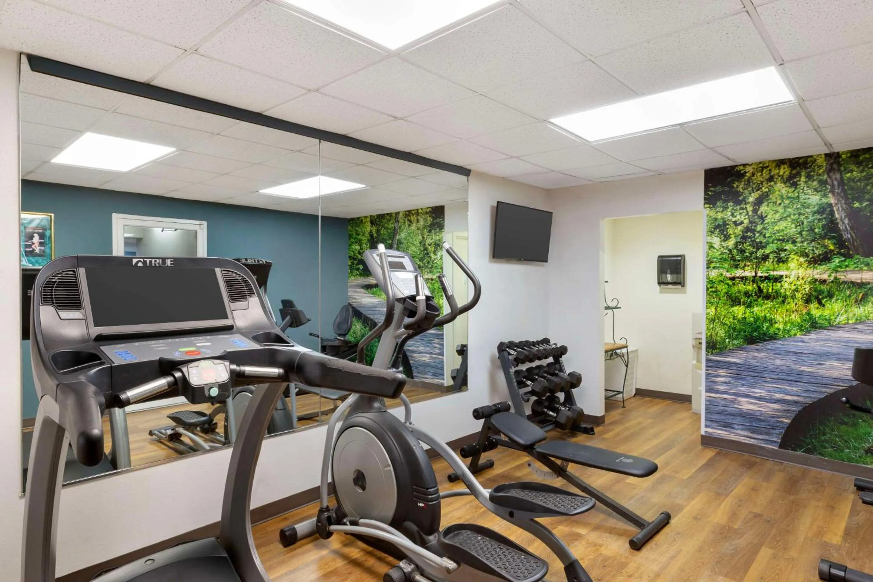 Fitness centre/facilities in Clarion Pointe Durham Research Triangle Park