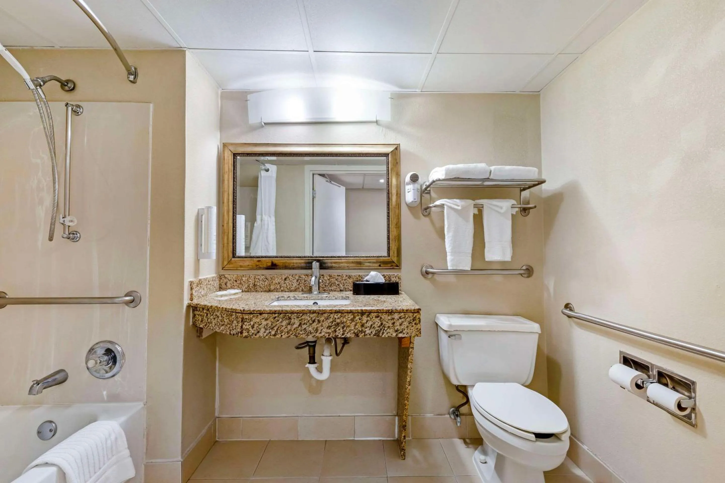 Bedroom in Clarion Pointe Durham Research Triangle Park