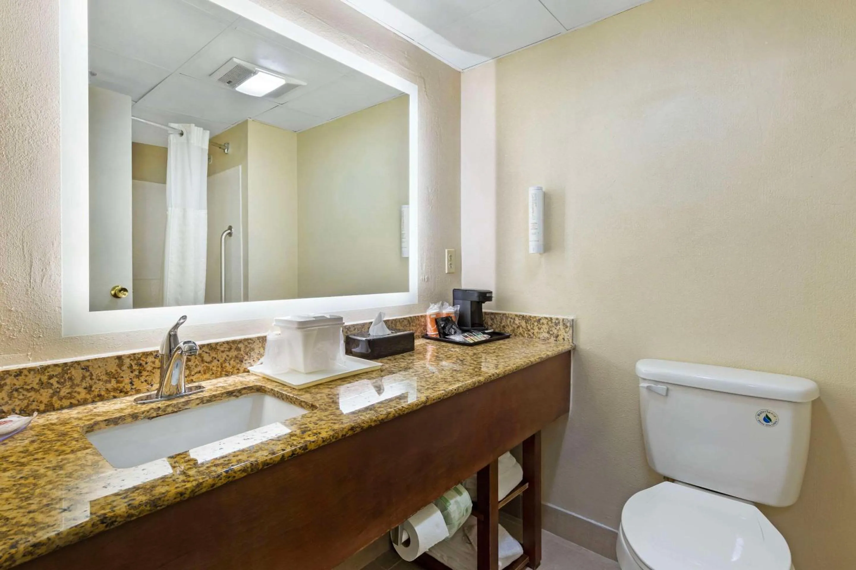 Bedroom in Clarion Pointe Durham Research Triangle Park
