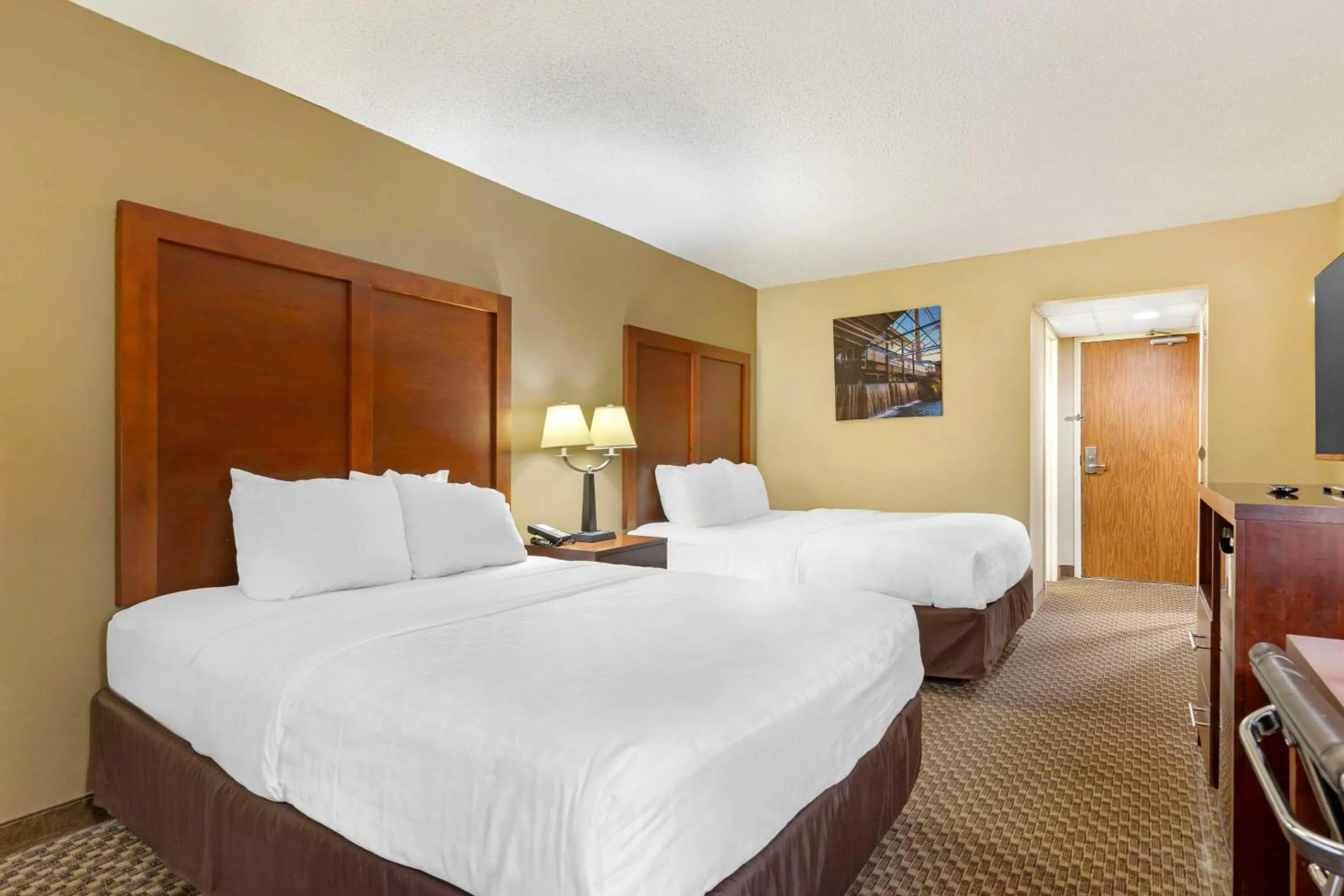 Bedroom, Bed in Clarion Pointe Durham Research Triangle Park