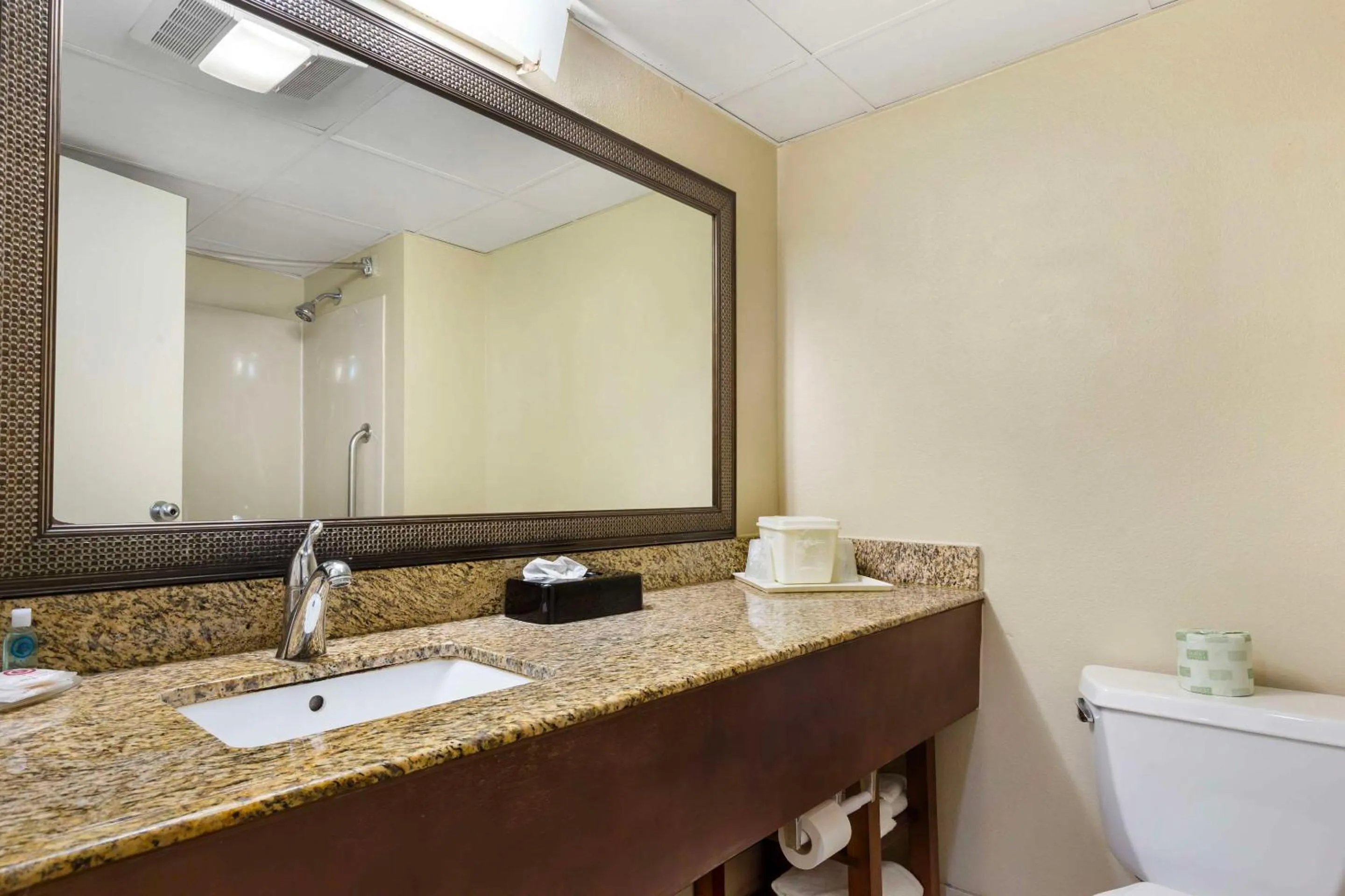 Bedroom in Clarion Pointe Durham Research Triangle Park