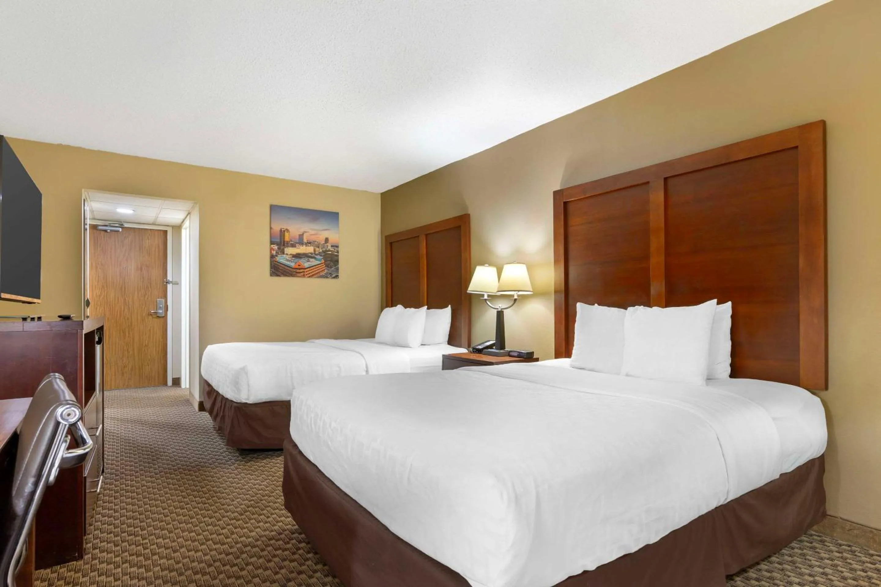 Bedroom, Bed in Clarion Pointe Durham Research Triangle Park