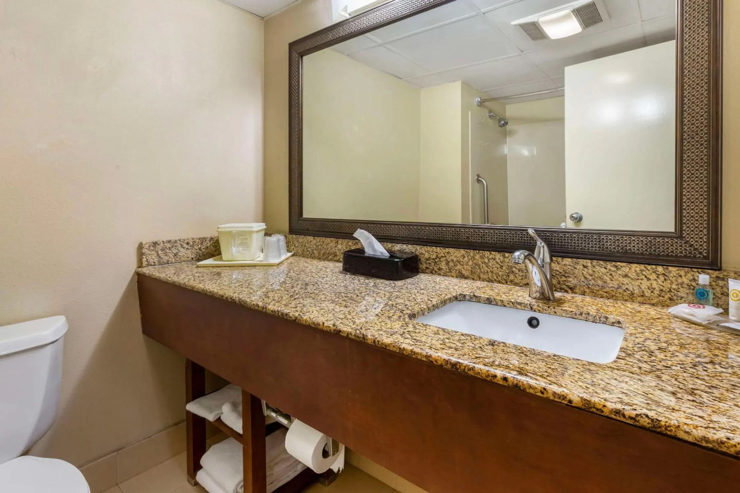 Bedroom in Clarion Pointe Research Triangle Park Durham Bedroom in Clarion Pointe Research Triangle Park Durham