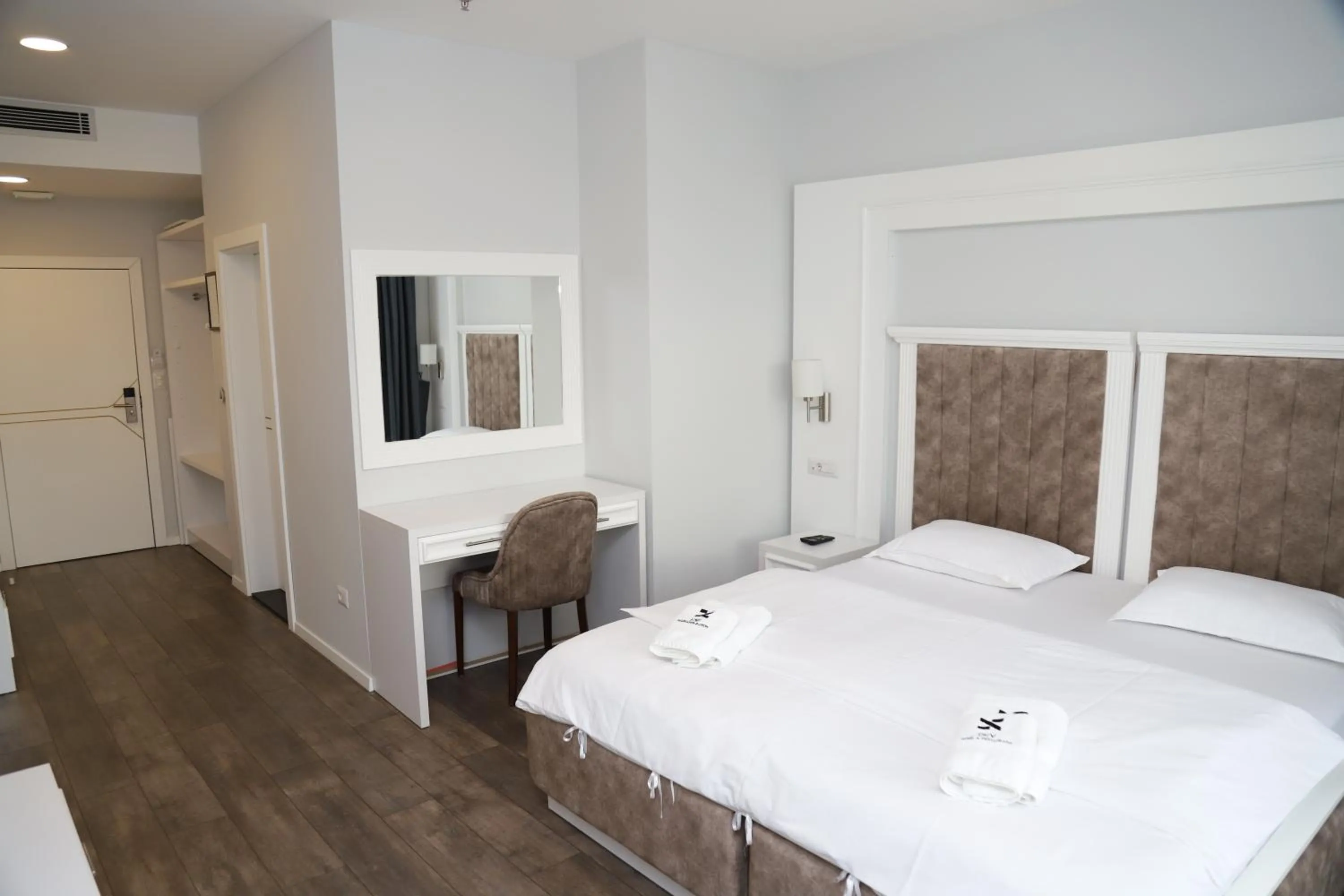 Photo of the whole room, Bed in Sky Hotel