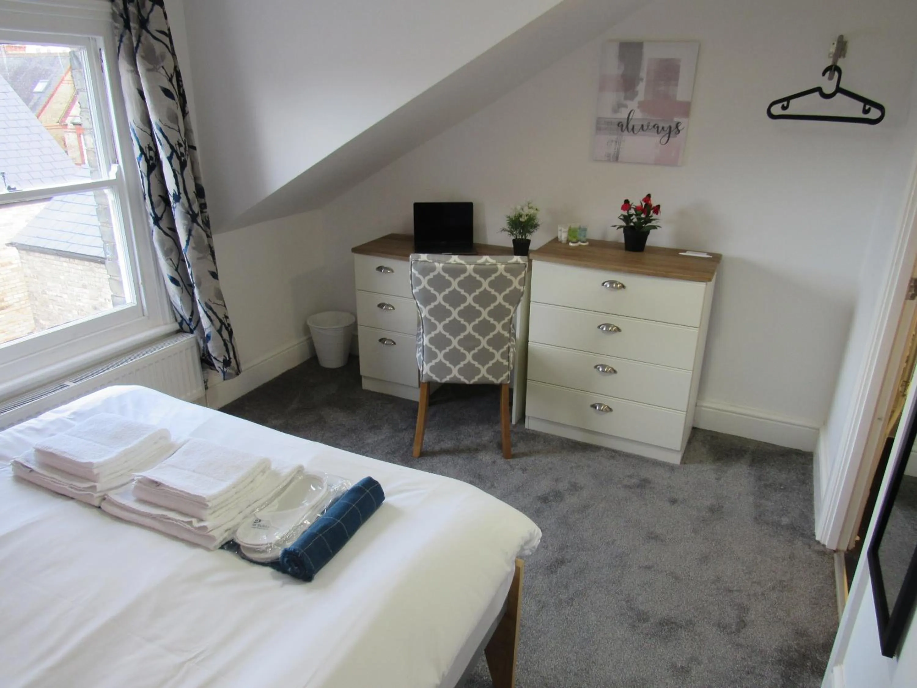 Bed in The Tas Suites - Tas Accommodations