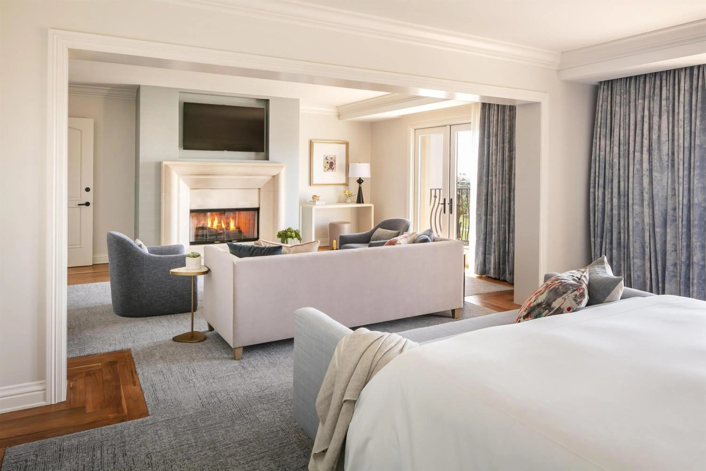 Living room, Bed in Waldorf Astoria Monarch Beach Resort & Club