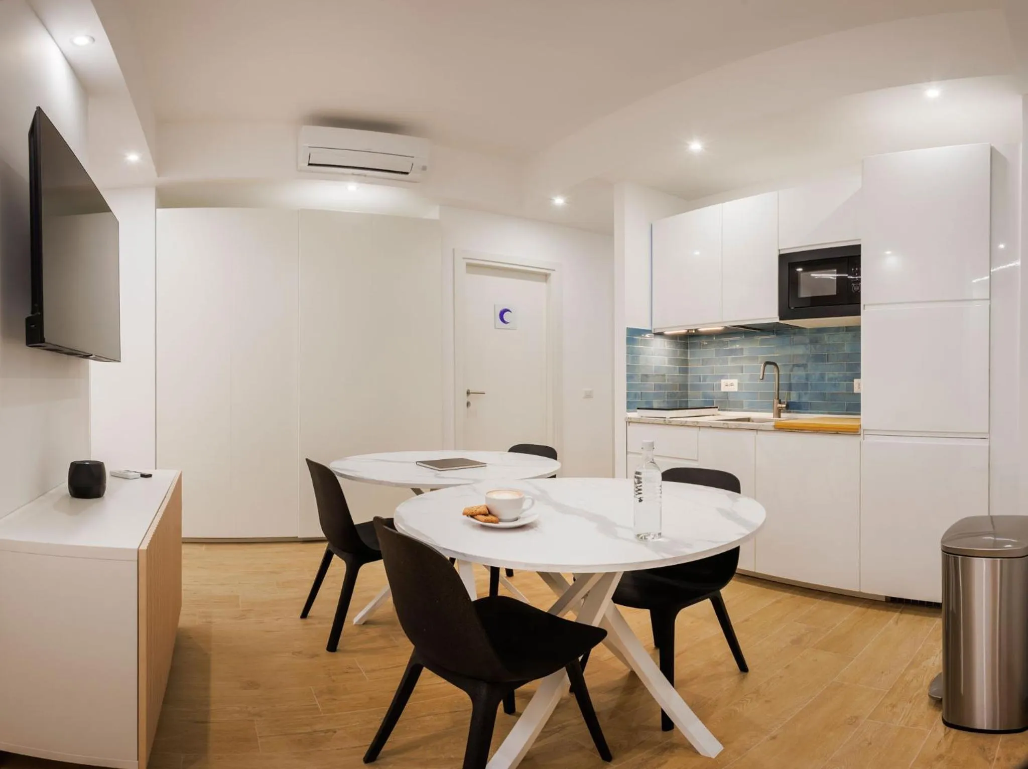 Communal kitchen in RomeCookSea Guest House