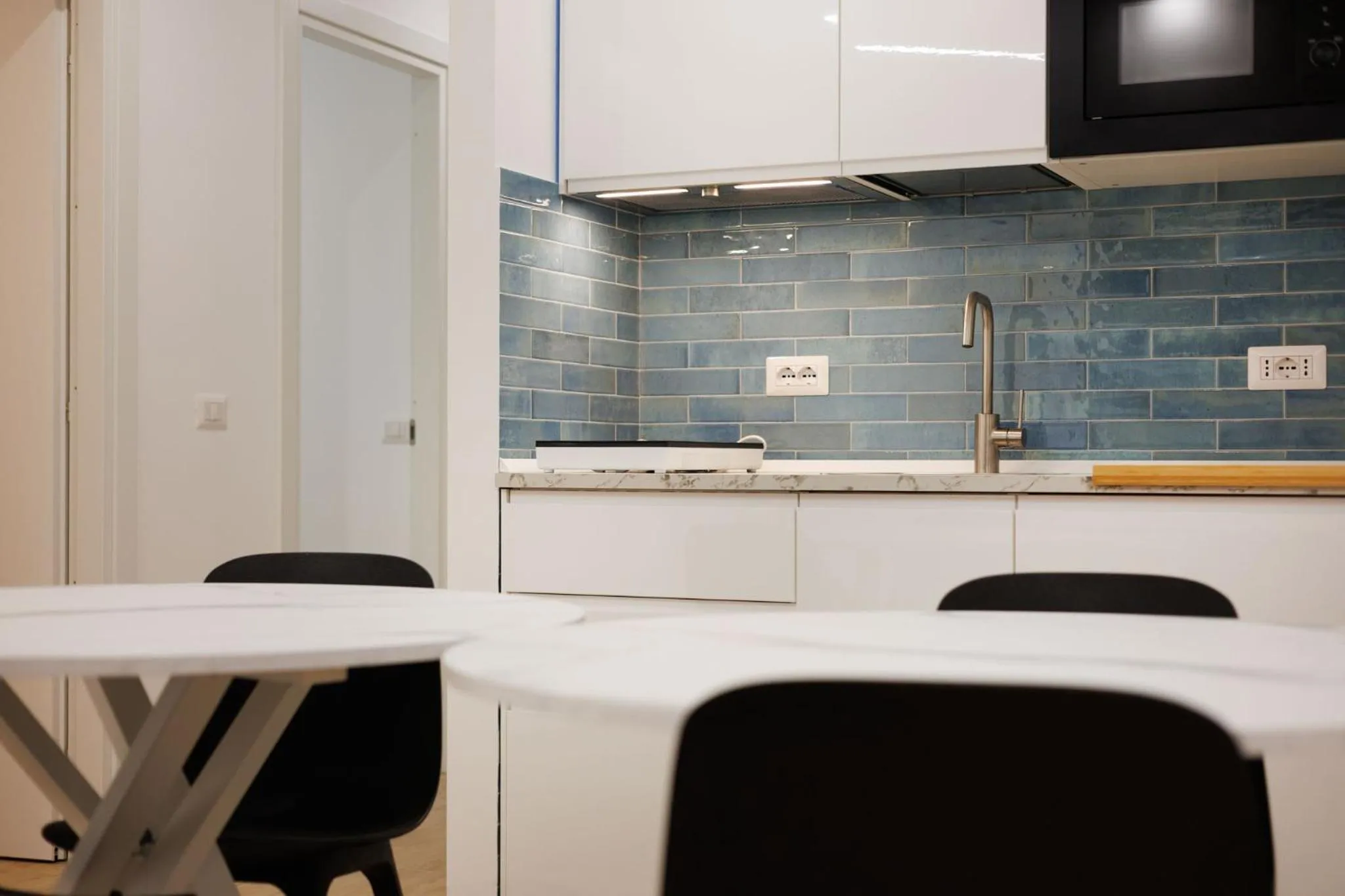 Communal kitchen in RomeCookSea Guest House