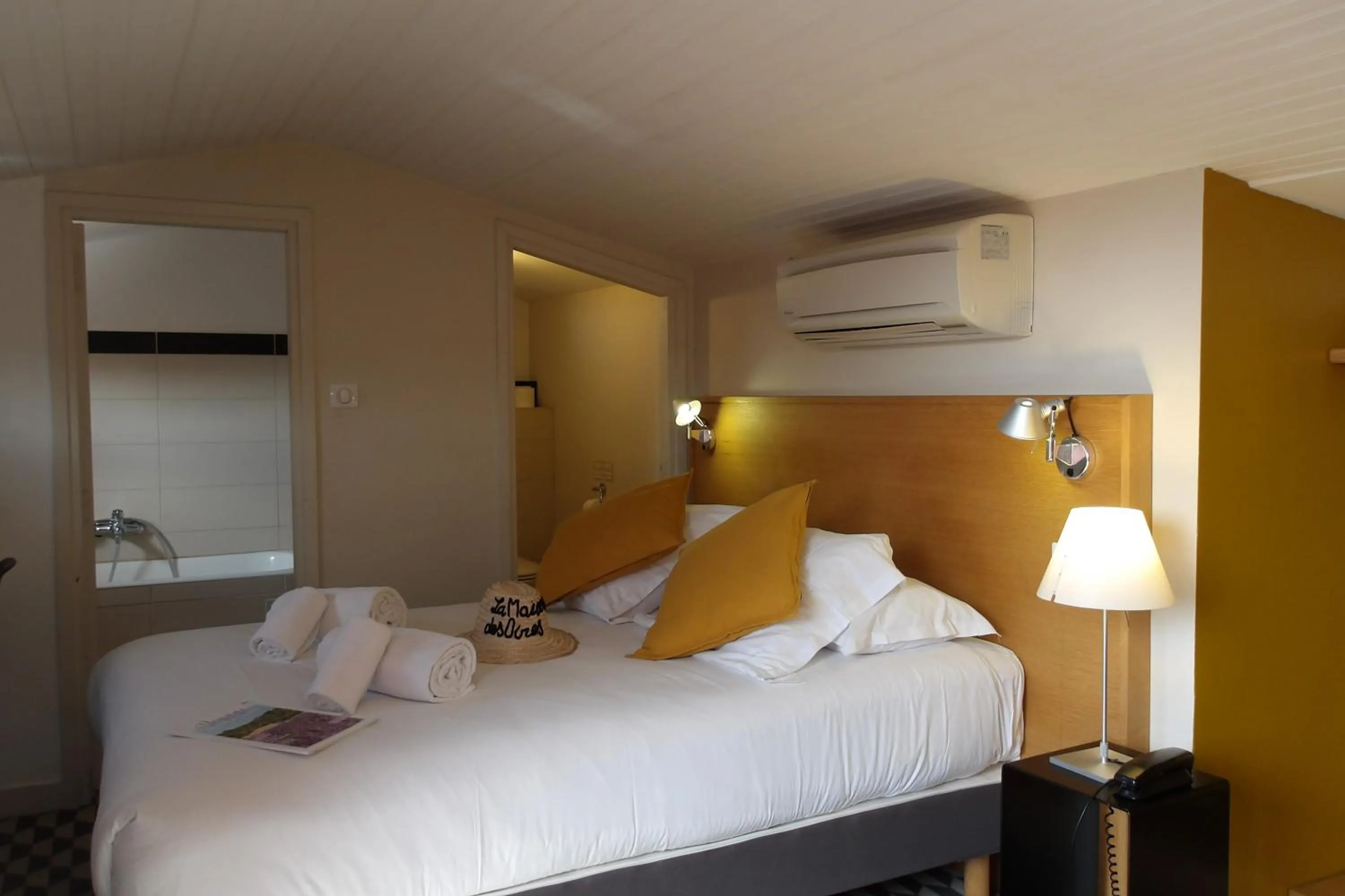 Bed in La Maison des Ocres - Provence