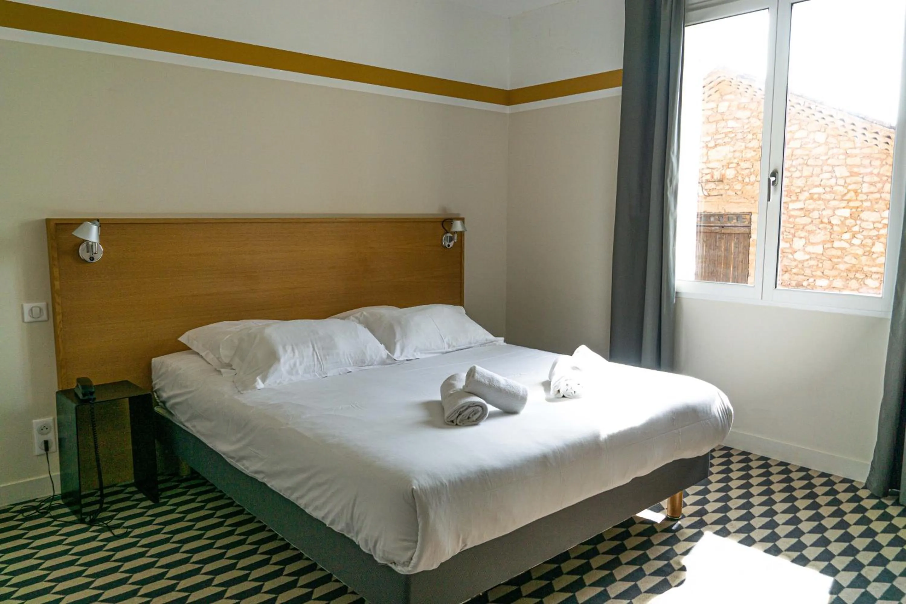 Bedroom, Bed in La Maison des Ocres - Provence