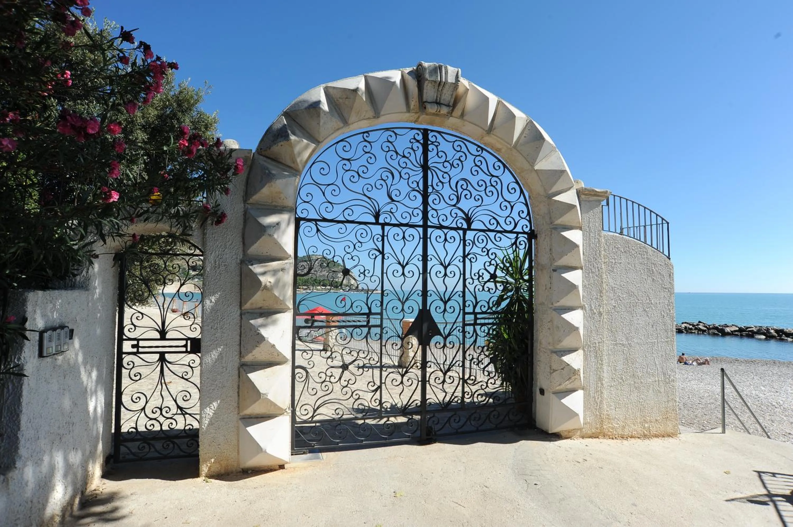 Facade/entrance in B & B Torre Saracena