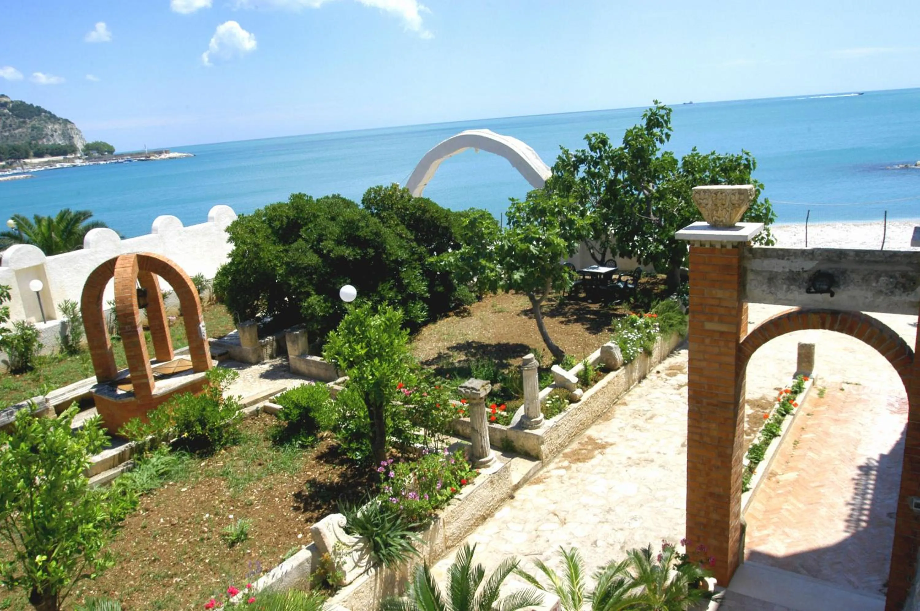 Garden in B & B Torre Saracena
