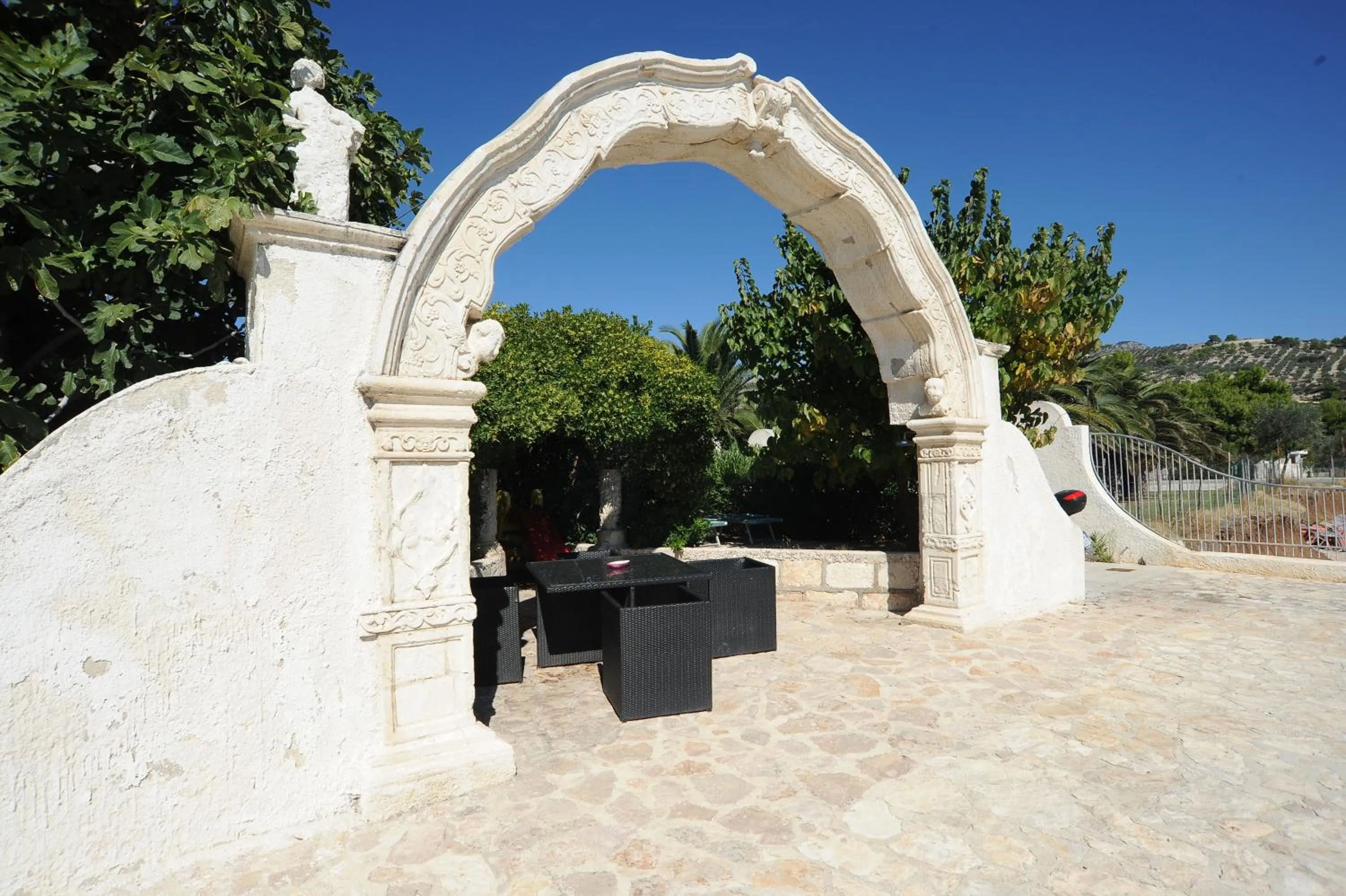 Facade/entrance in B & B Torre Saracena