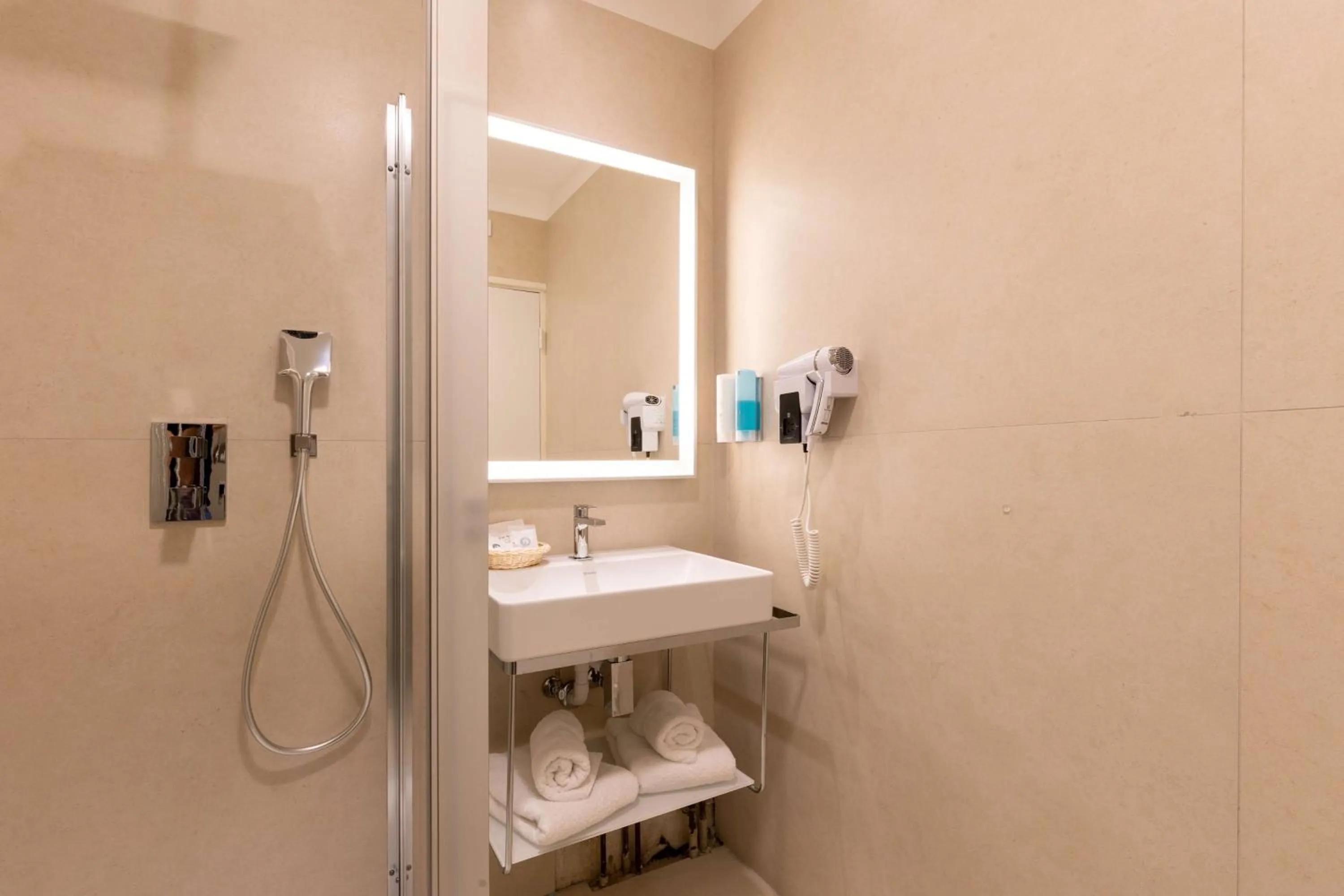 Bathroom in Best Western Hotel Matisse