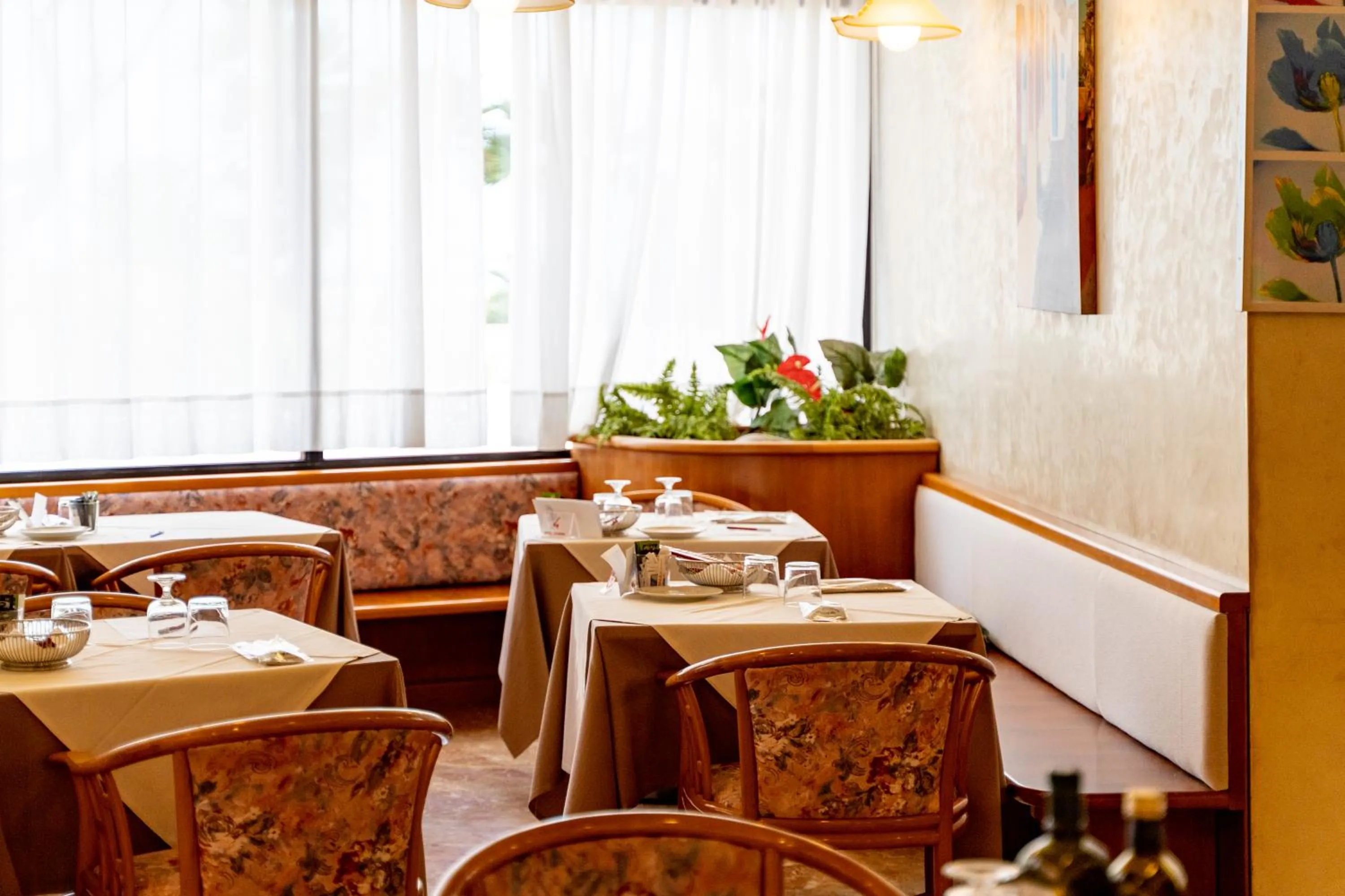 Restaurant/places to eat in Hotel Touring