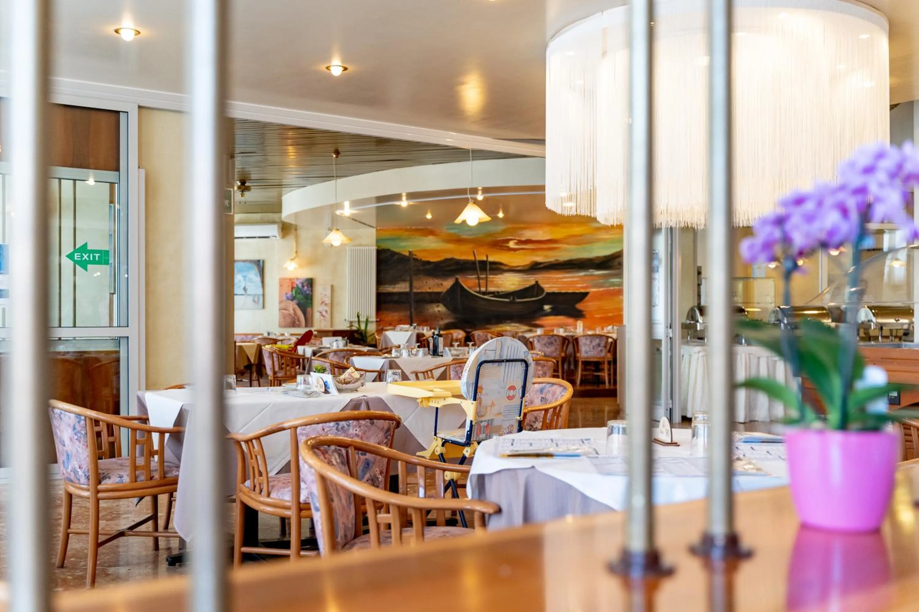 Restaurant/places to eat in Hotel Touring