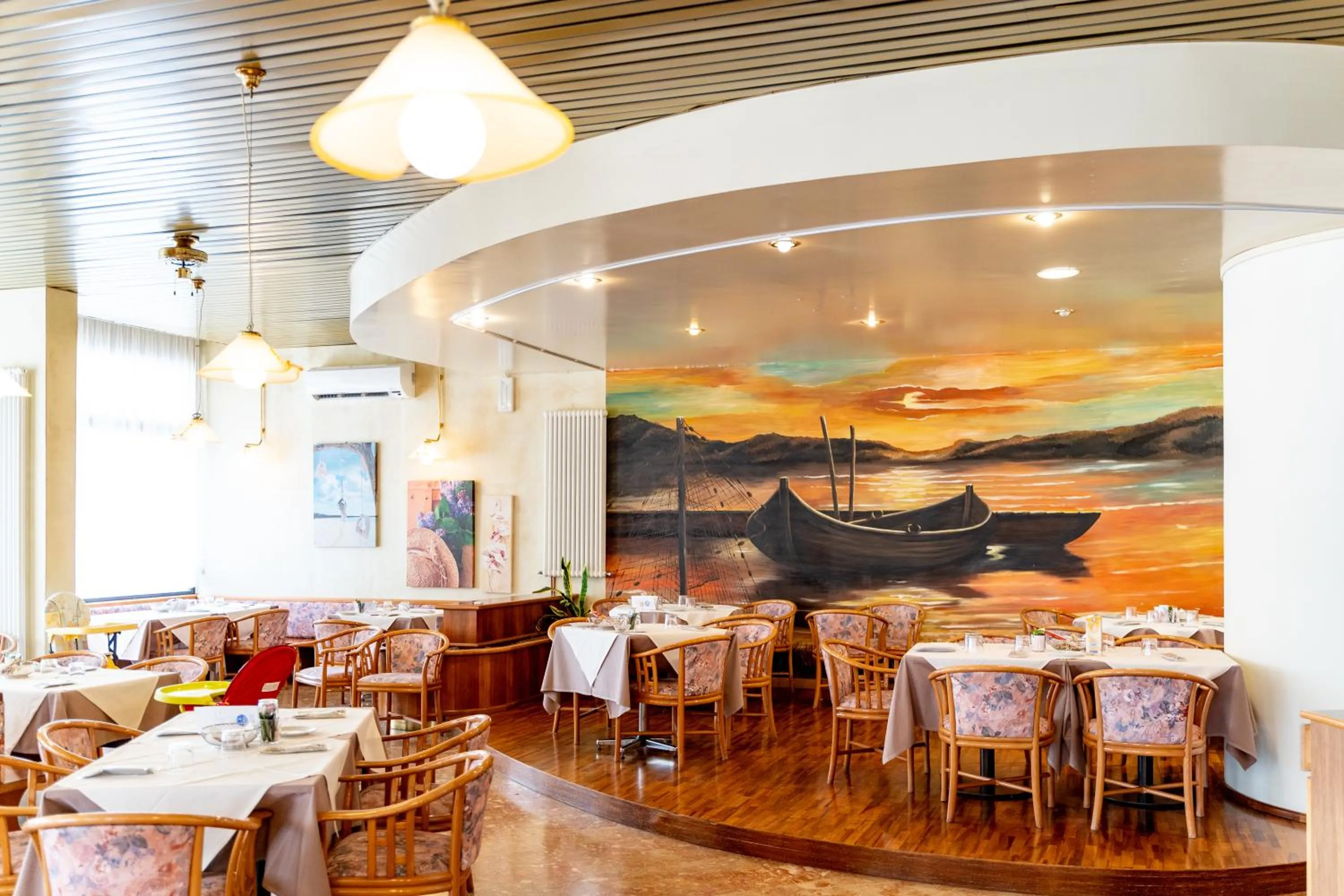 Restaurant/places to eat in Hotel Touring