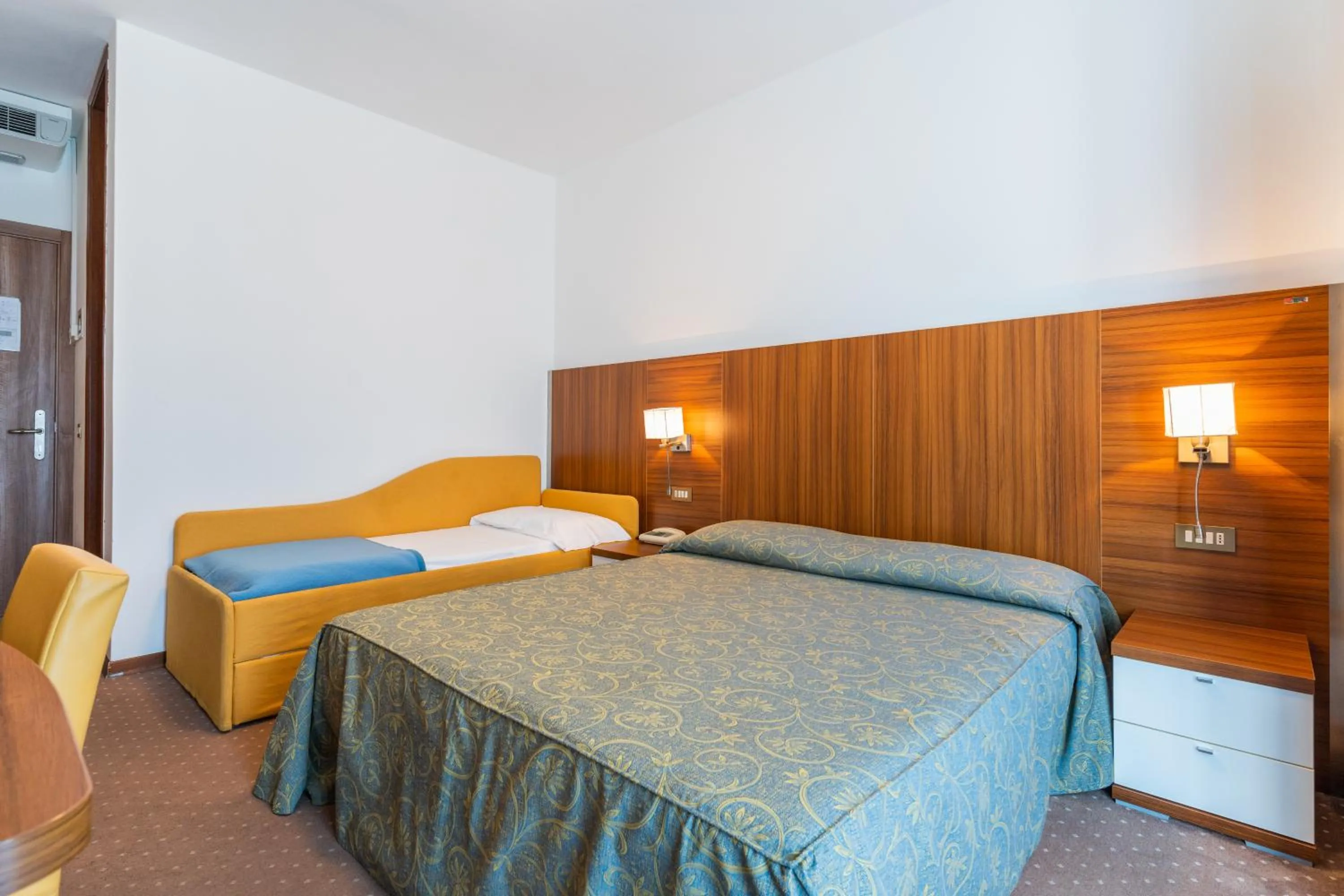 Bed in Hotel Touring