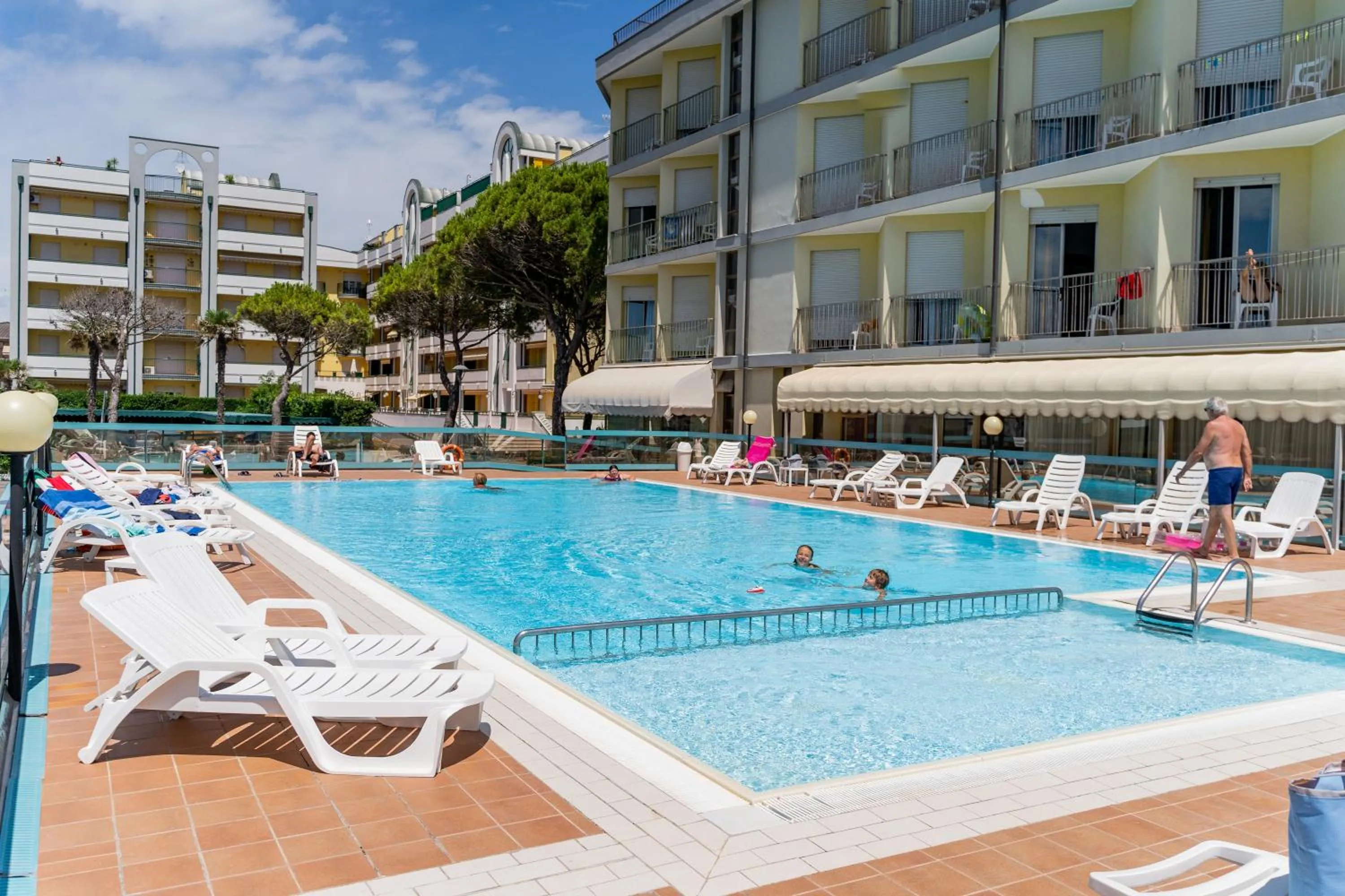 Swimming pool in Hotel Touring