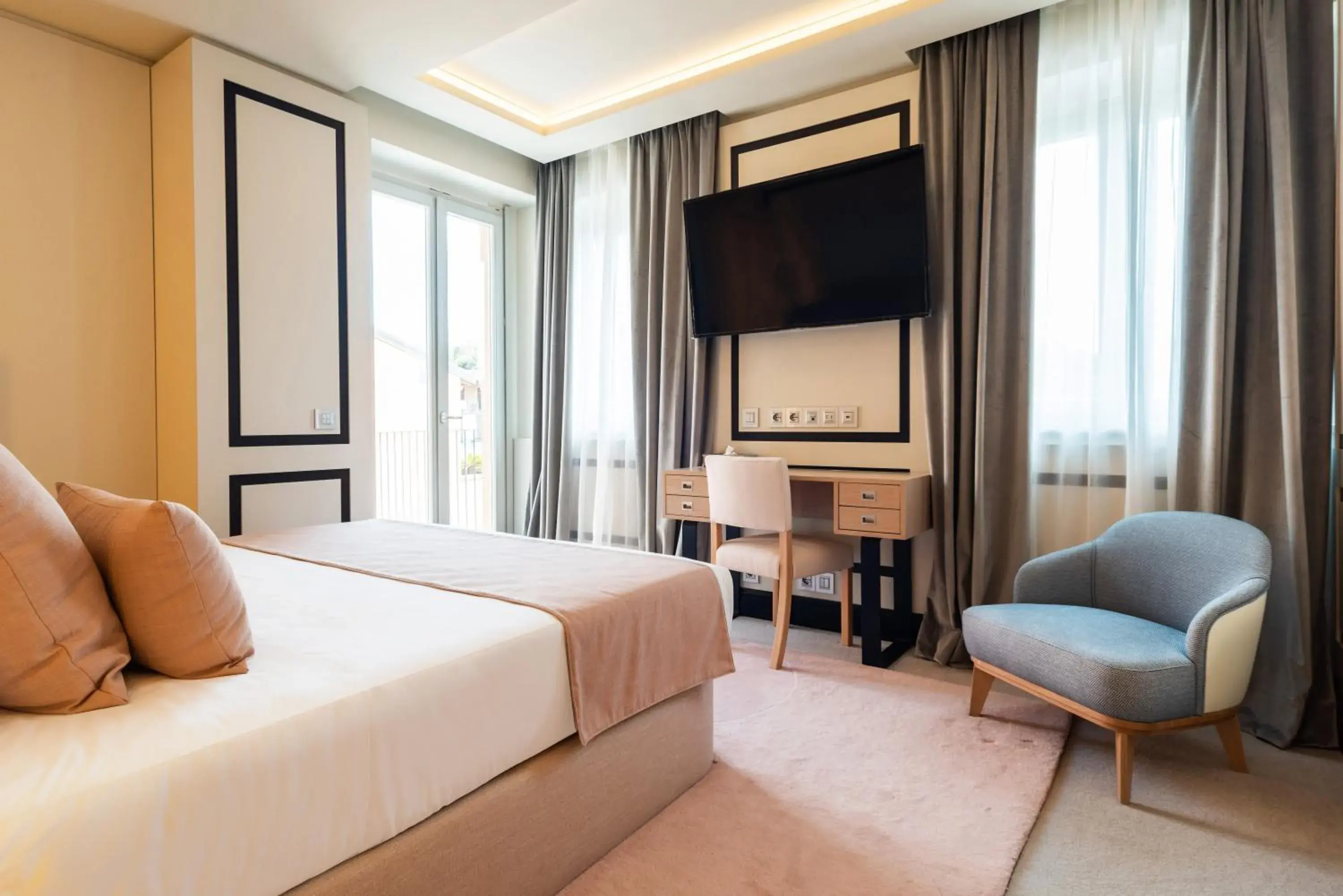 Bed in Room Mate Collection Gran Filippo, Rome-Fontana di Trevi Bed in Room Mate Collection Gran Filippo, Rome-Fontana di Trevi