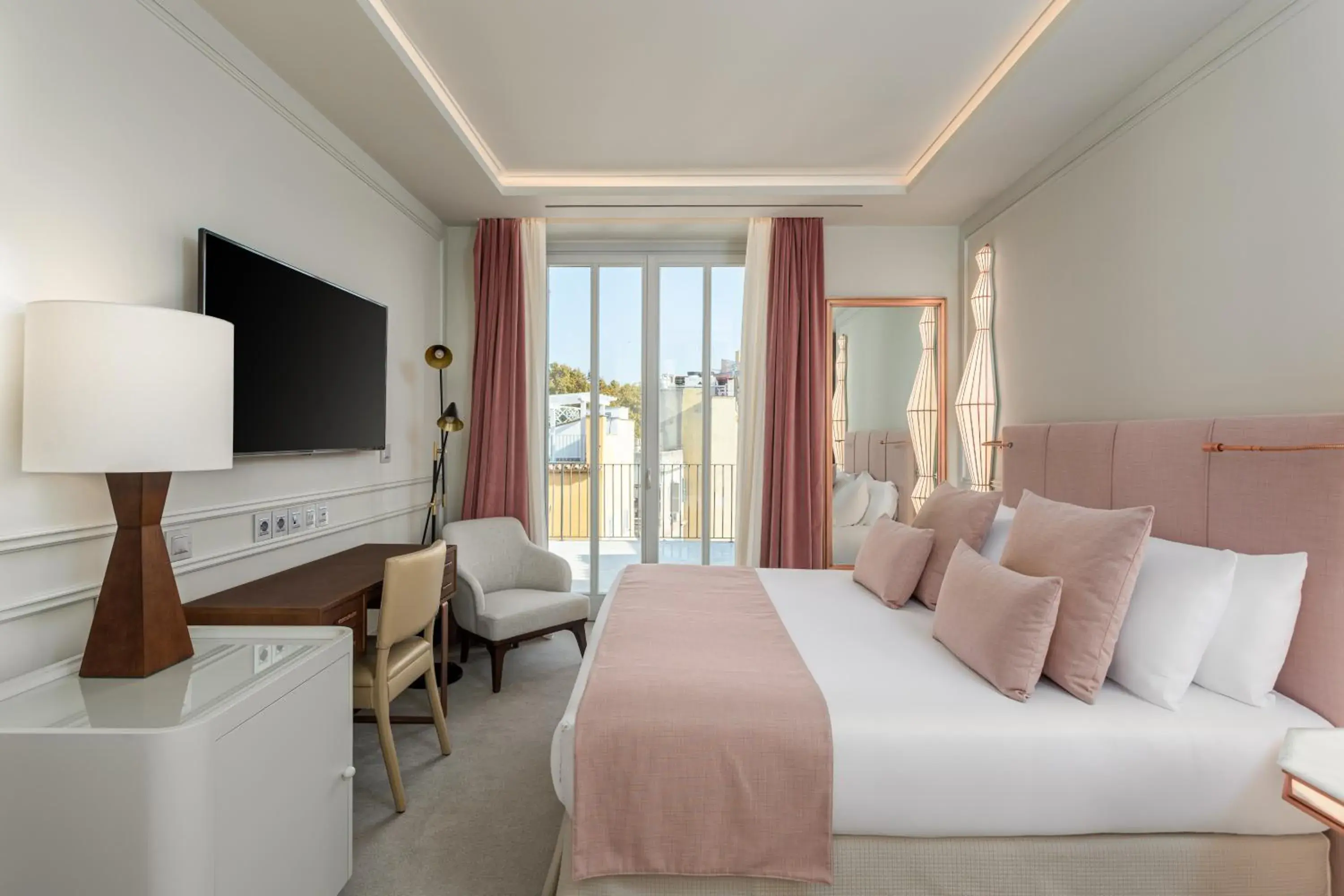 Bed in Room Mate Collection Gran Filippo, Rome-Fontana di Trevi Bed in Room Mate Collection Gran Filippo, Rome-Fontana di Trevi