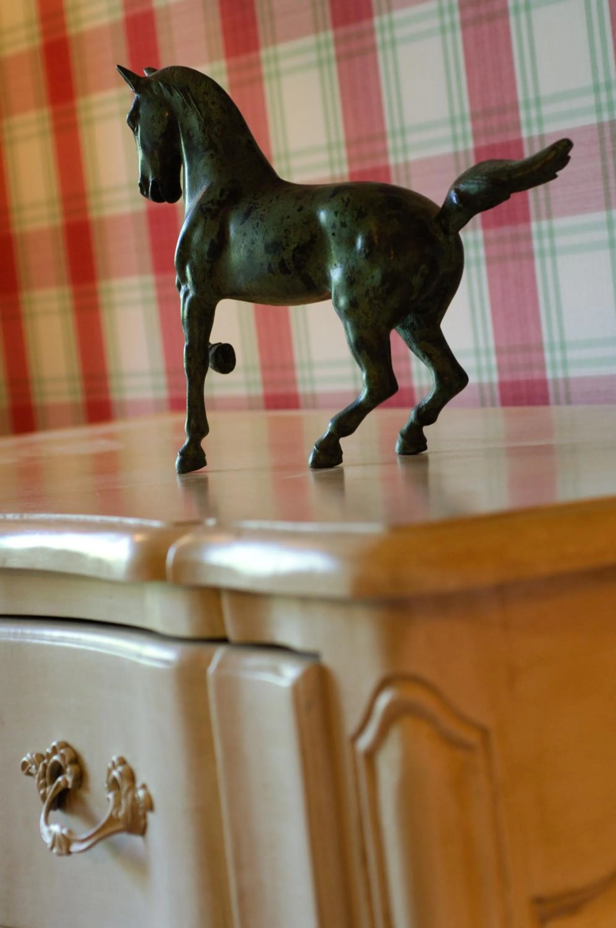 Decorative detail in Hostellerie Le Roy Soleil