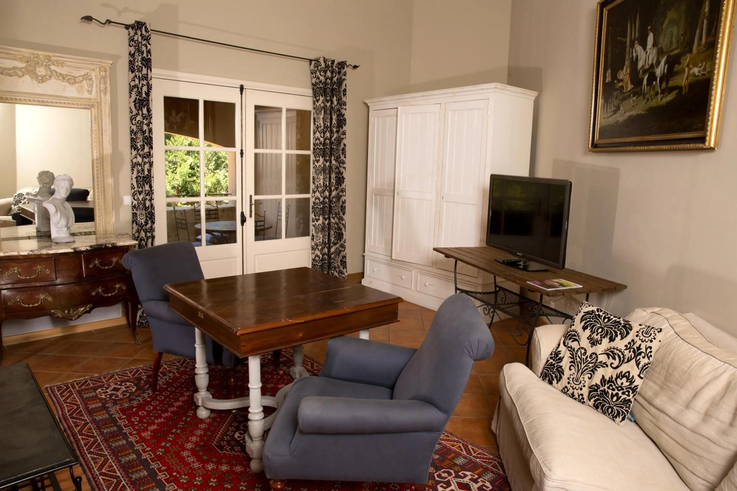 TV and multimedia in Hostellerie Le Roy Soleil