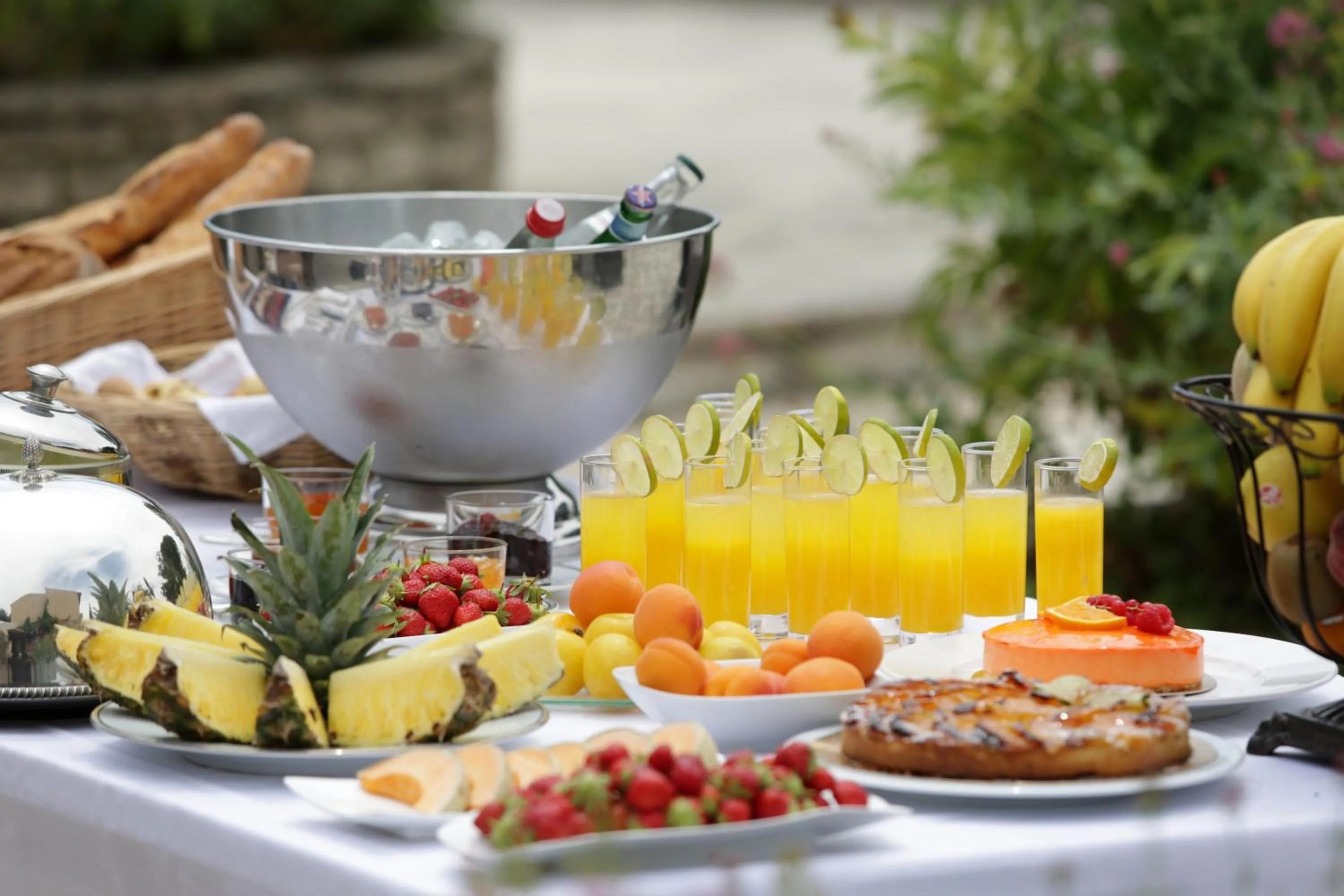 Buffet breakfast in Hostellerie Le Roy Soleil