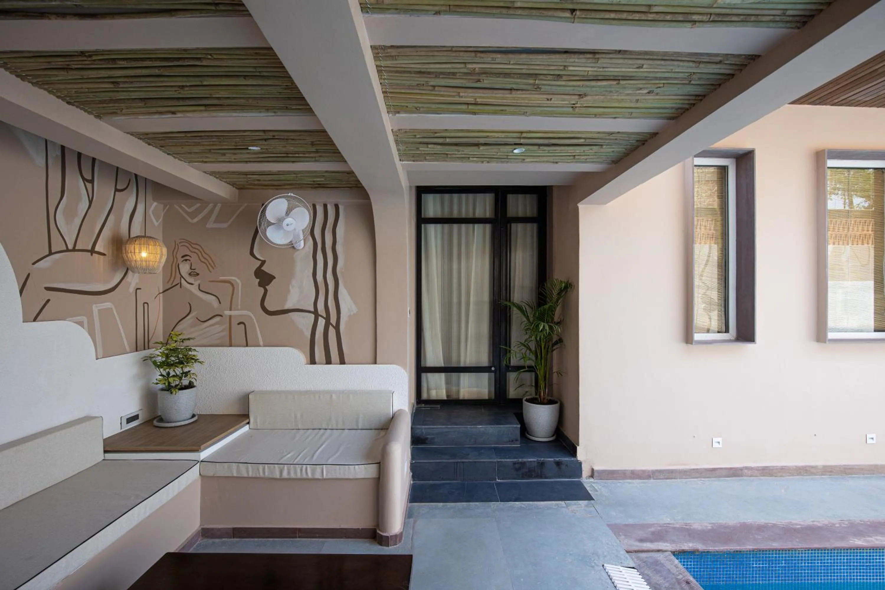 Living room, Bed in Casa Blanca Lakecity