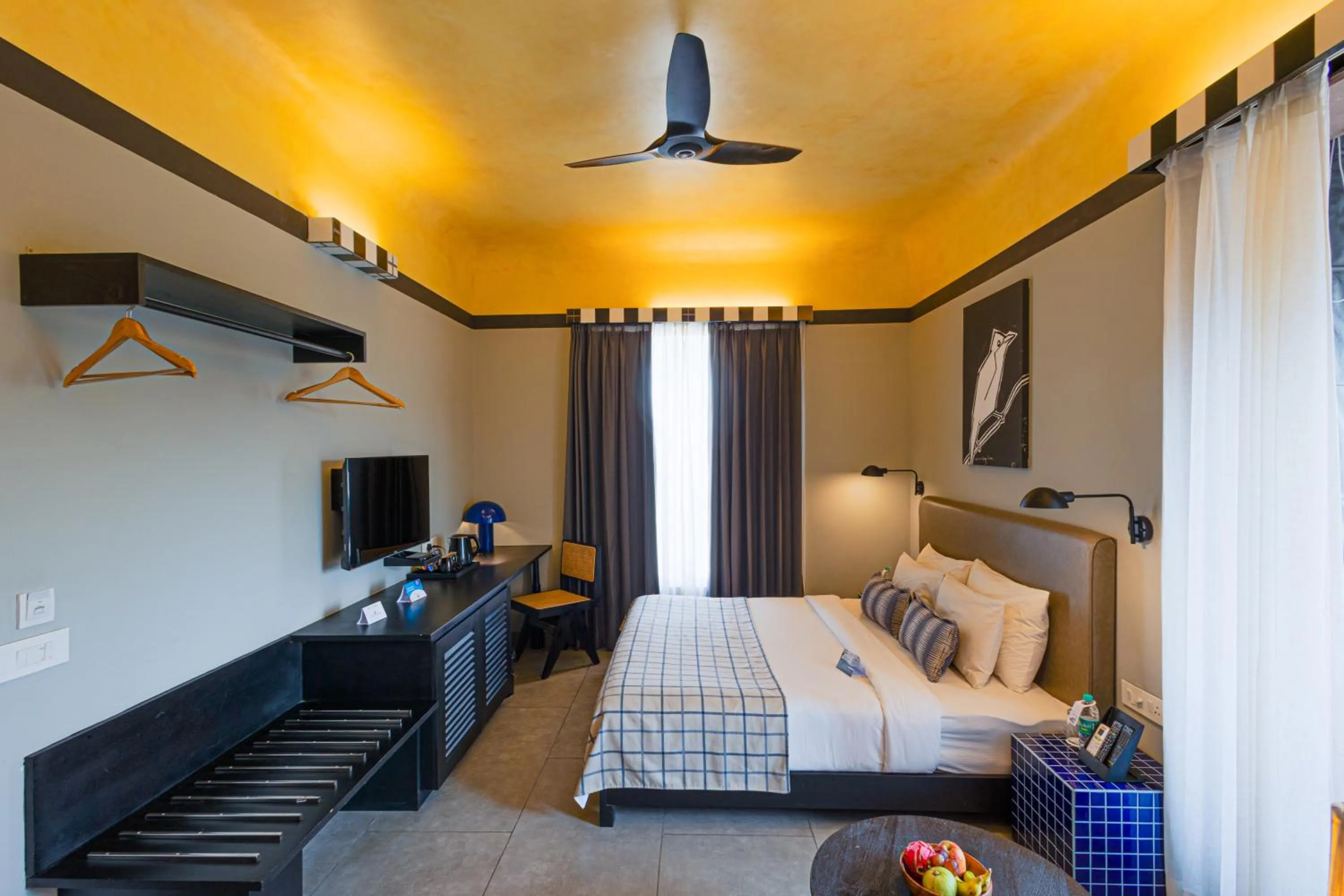 Photo of the whole room, Bed in Casa Blanca Lakecity