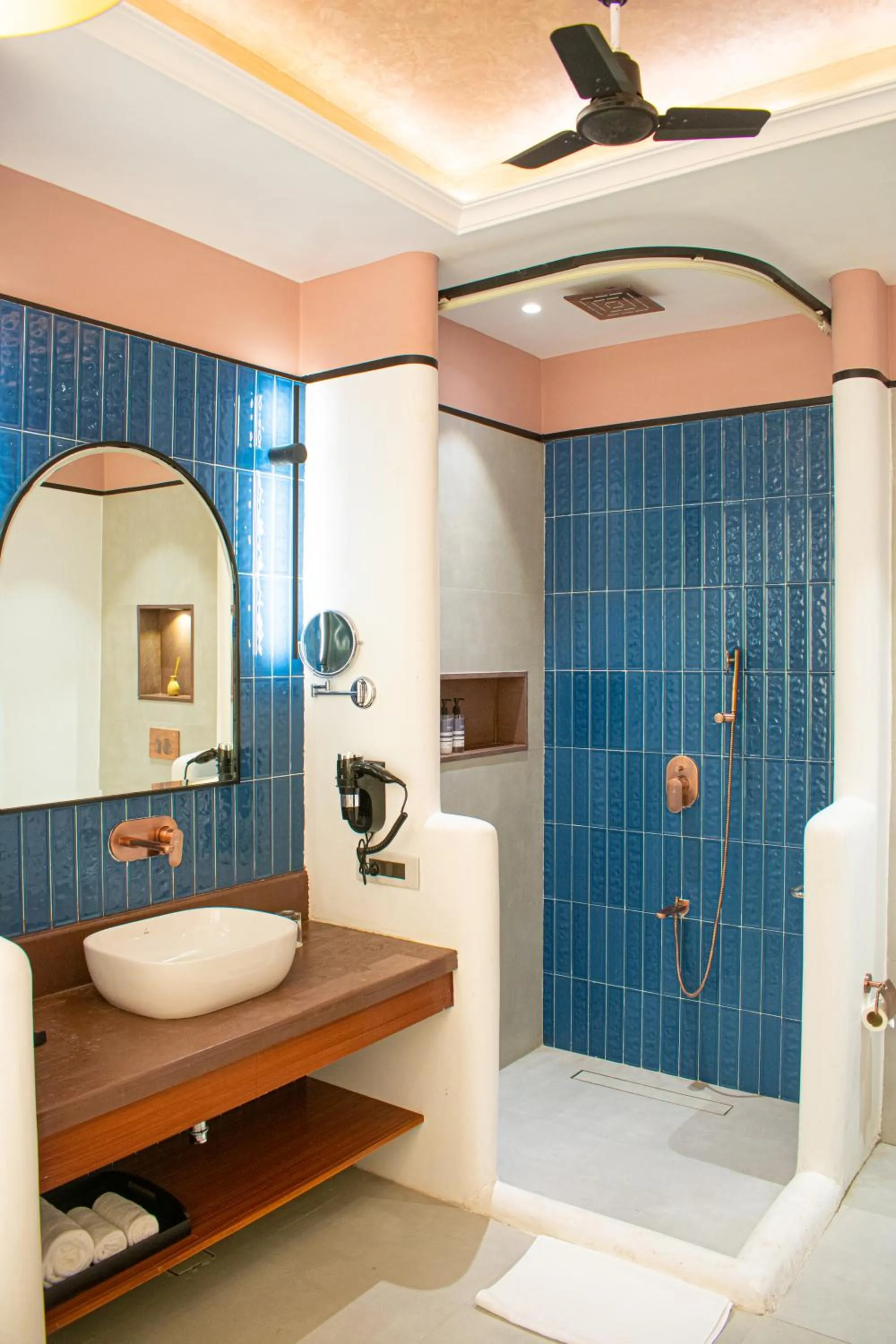 Shower in Casa Blanca Lakecity