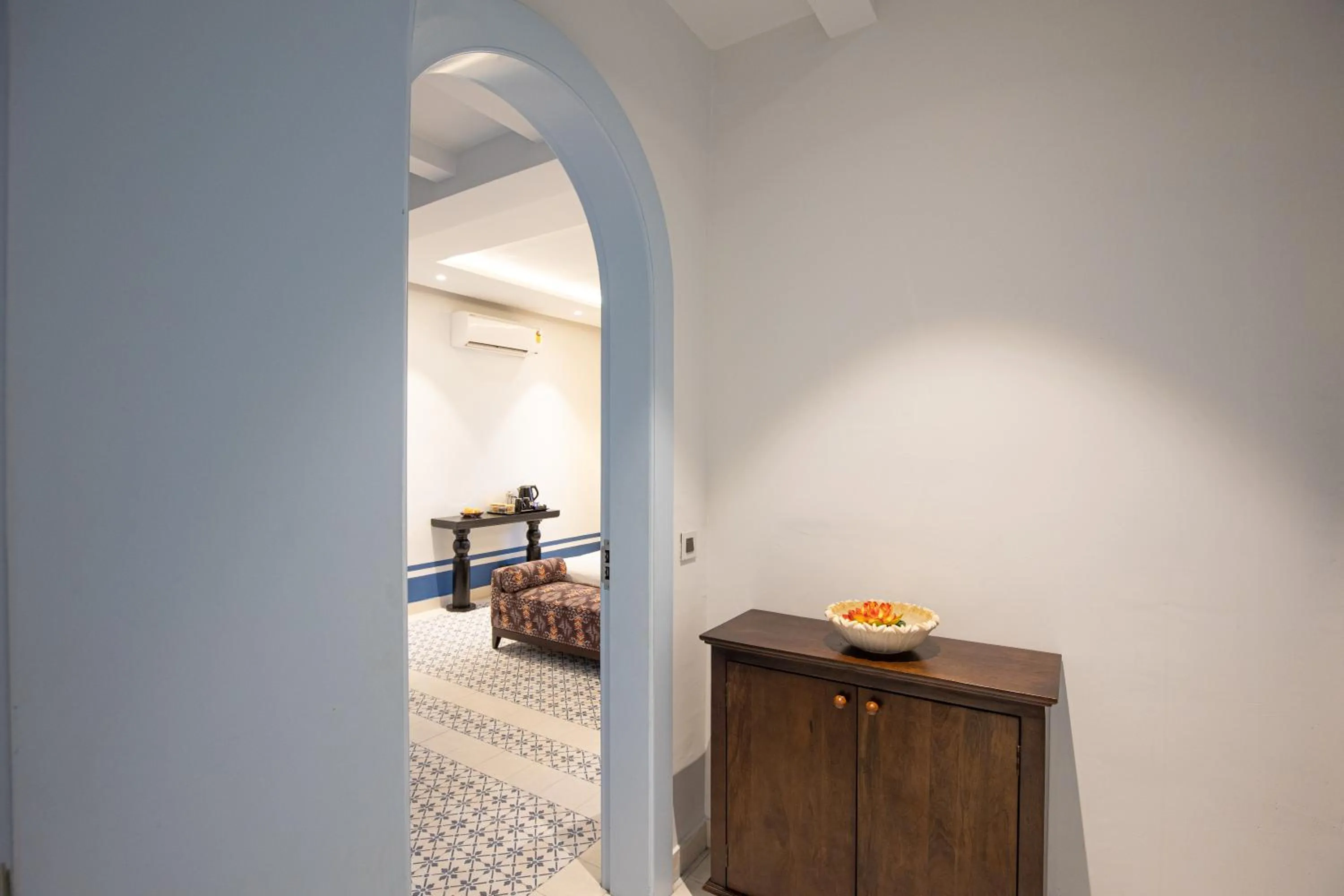 Photo of the whole room, Bed in Casa Blanca Lakecity