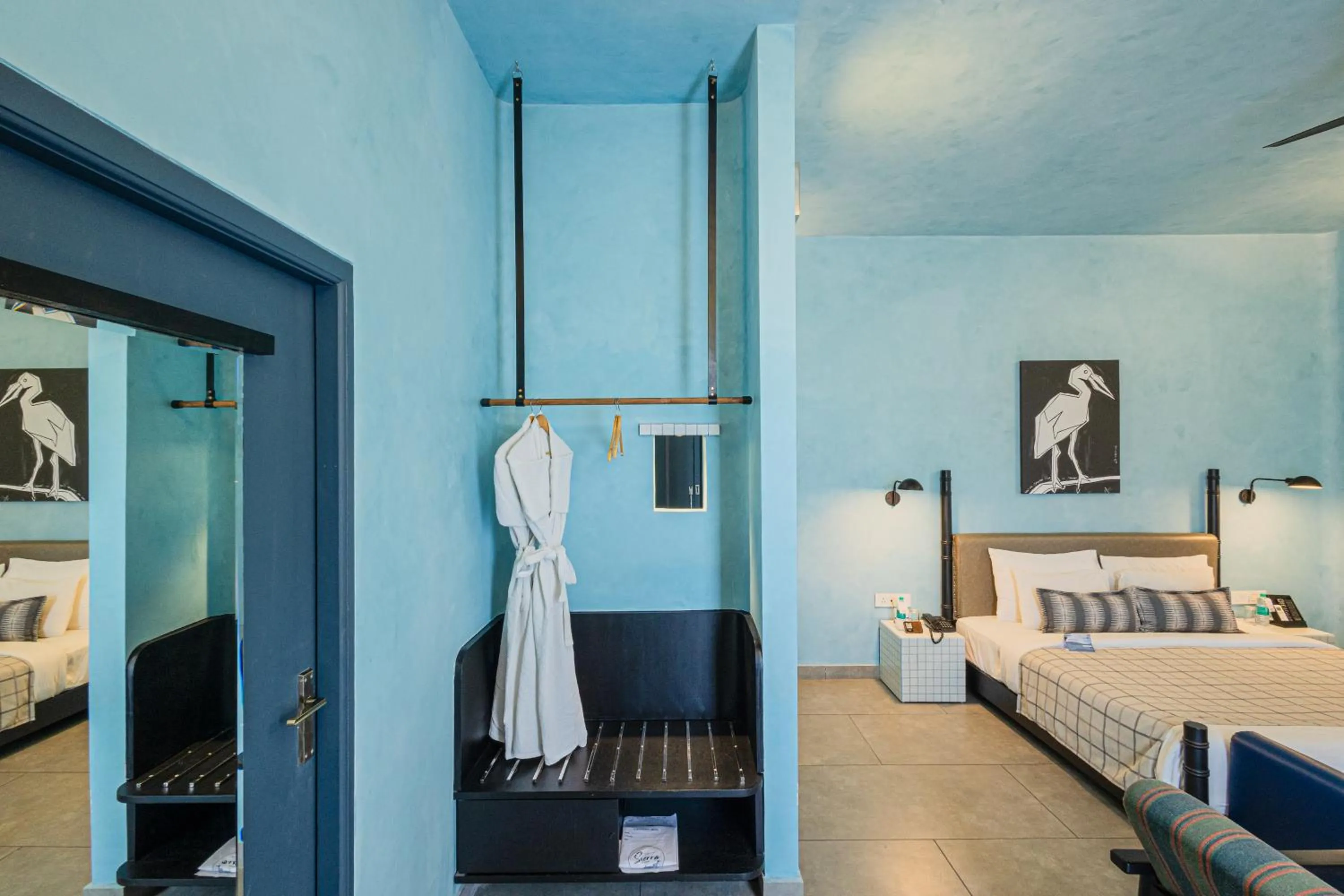 Photo of the whole room, Bed in Casa Blanca Lakecity