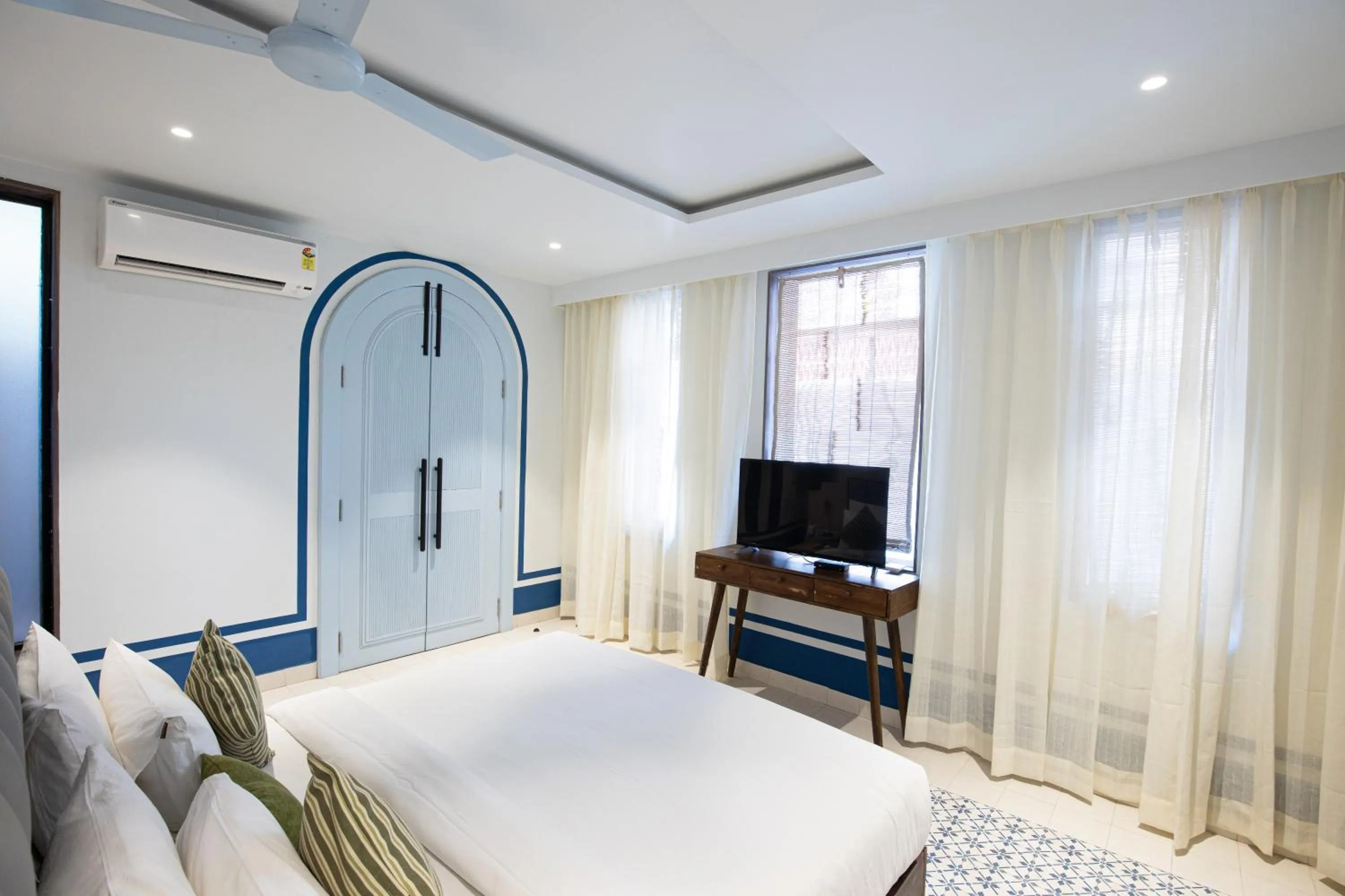 Communal lounge/ TV room, Bed in Casa Blanca Lakecity