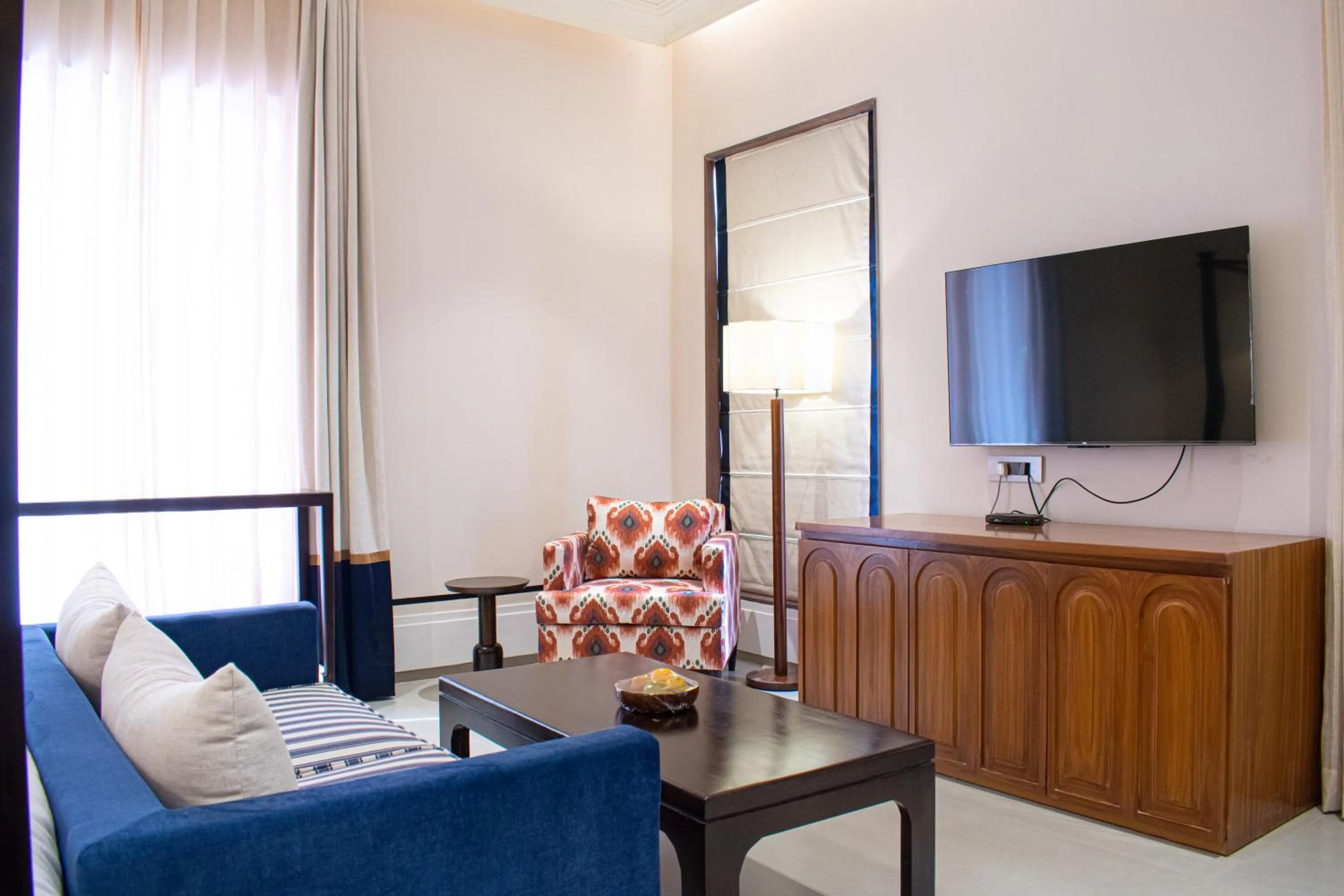 Communal lounge/ TV room in Casa Blanca Lakecity