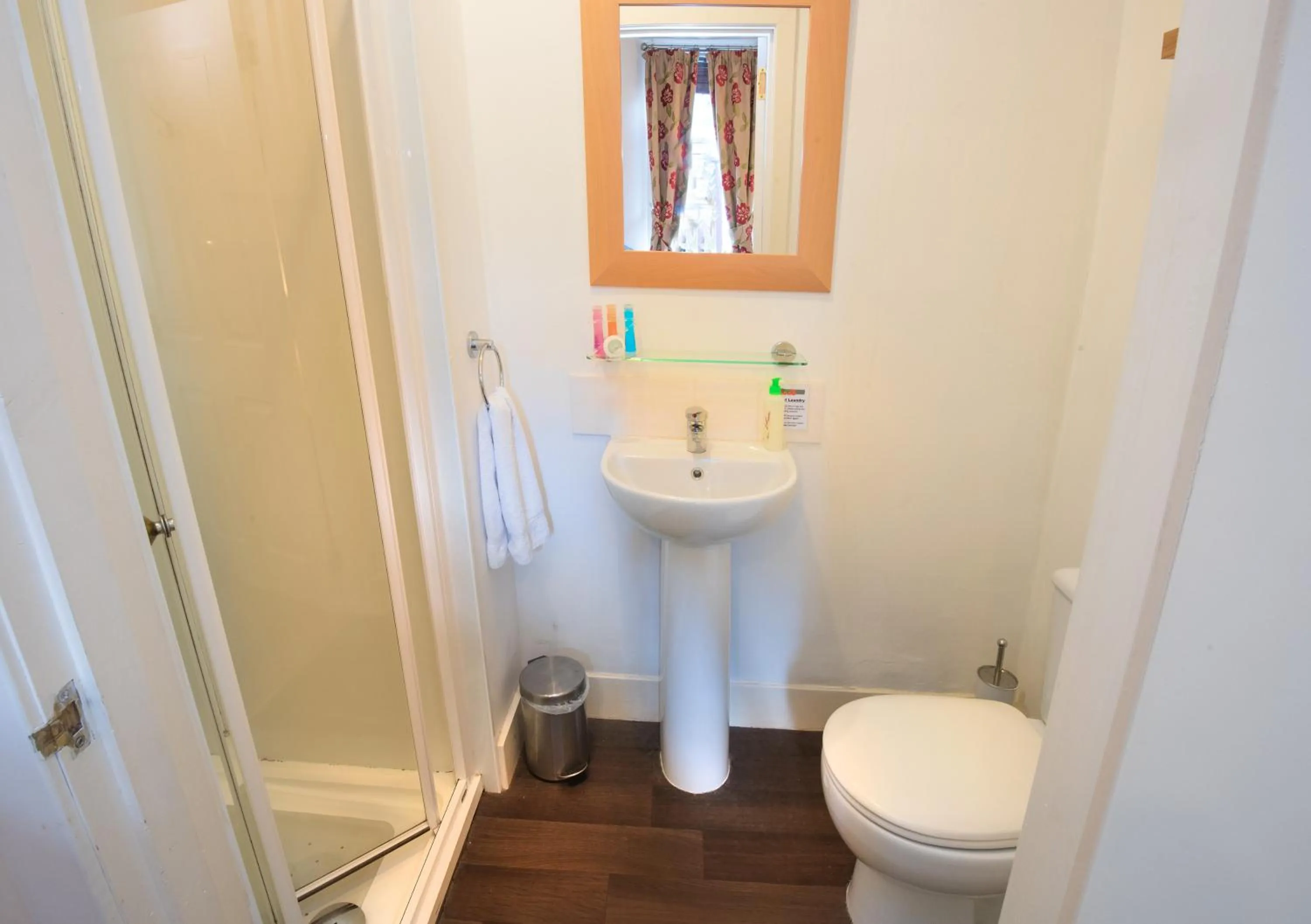 Bathroom in Acer Glen B&B