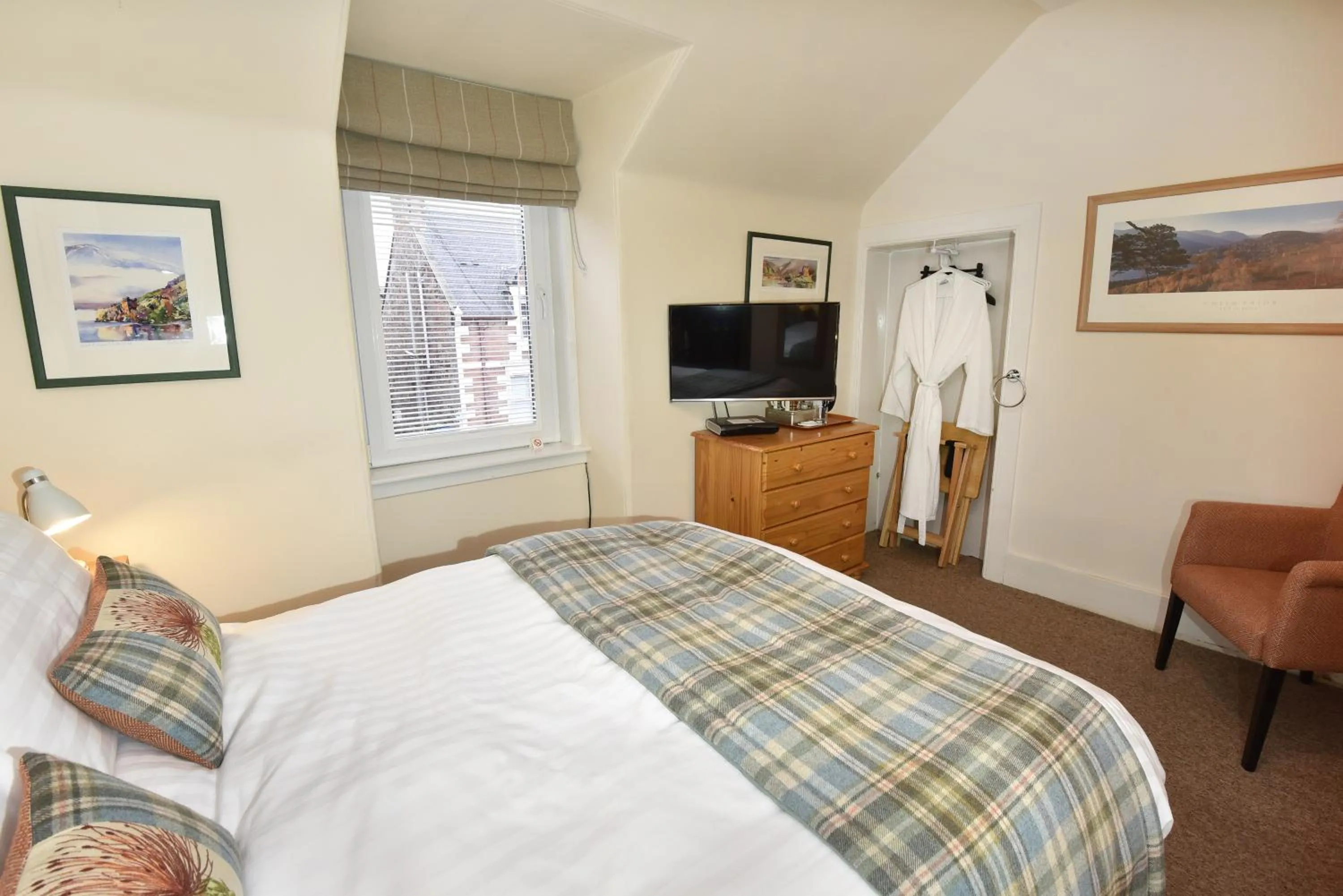 Photo of the whole room in Acer Glen B&B