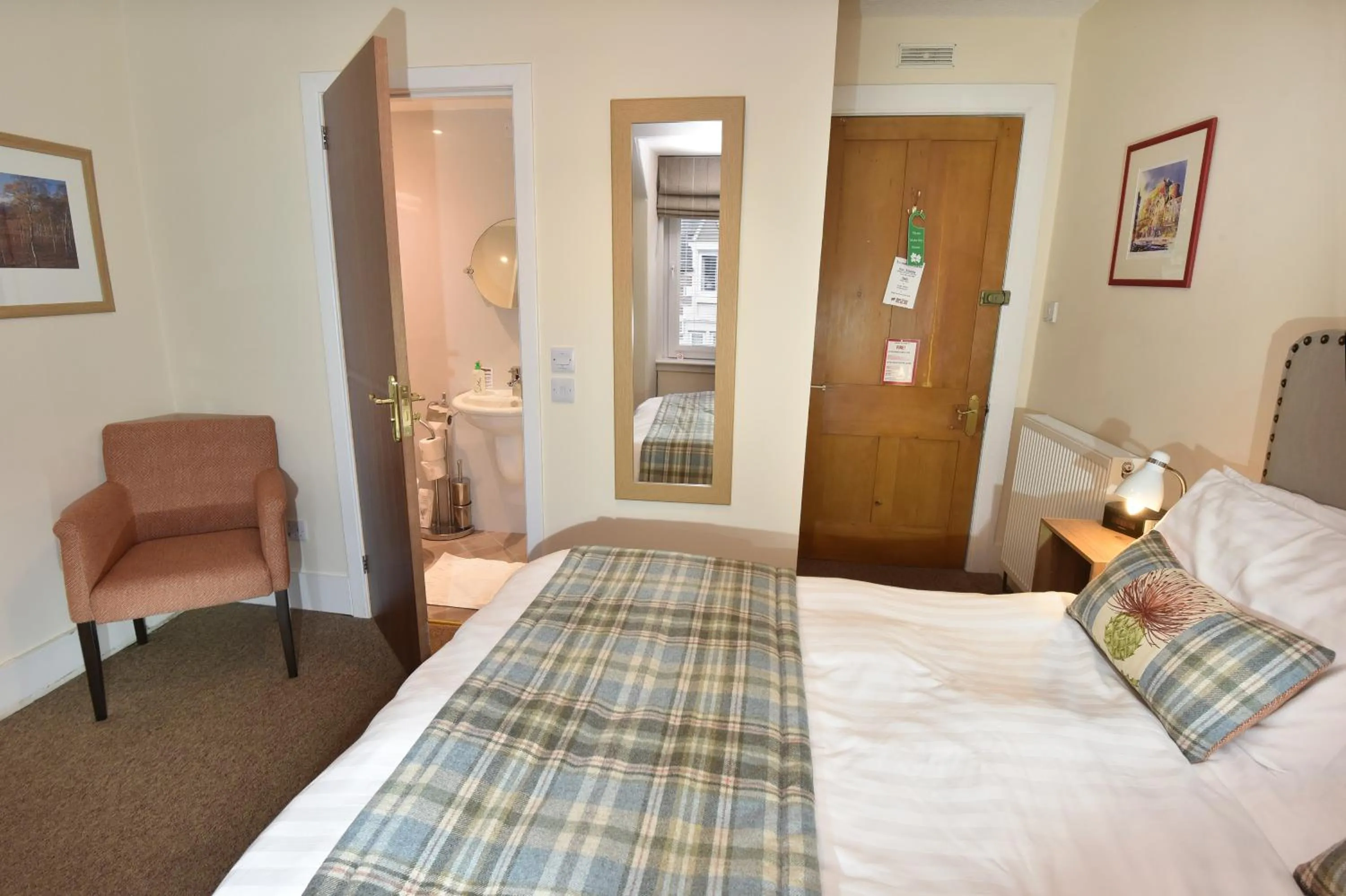 Photo of the whole room in Acer Glen B&B